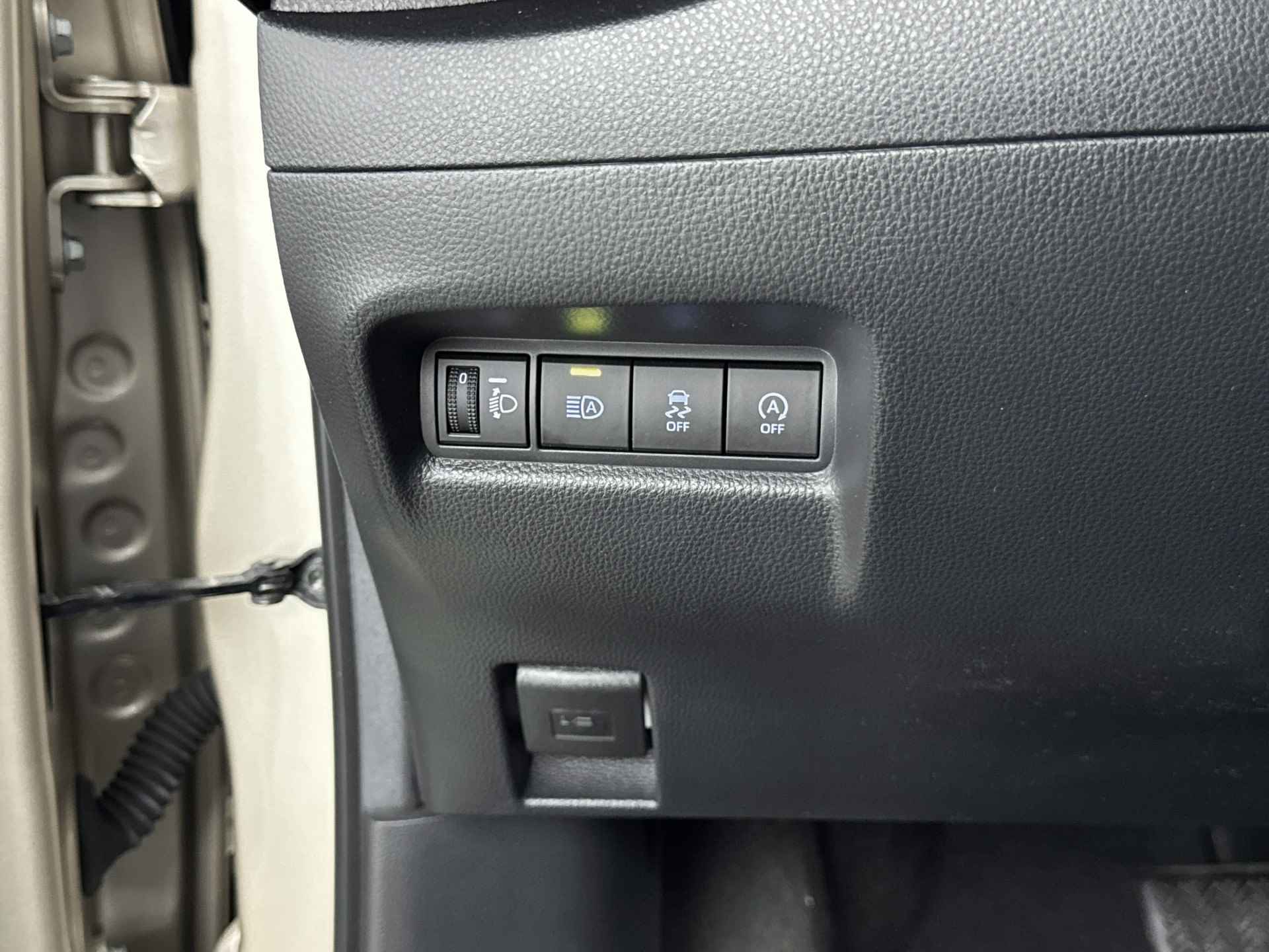 Toyota Aygo X 1.0 VVT-i S-CVT Envy | Navigatie | Climate Control LM velgen | JBL | Draadloze telefoonlader | - 32/40