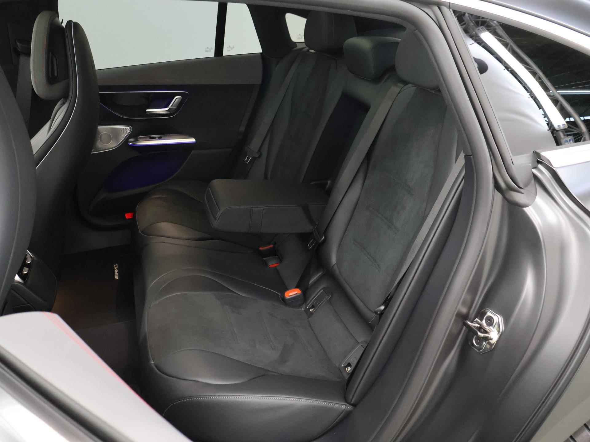 Mercedes-Benz EQE 300 Sport Edition | Matte-grijs | Panorama-schuifdak | Achteruitrijcamera |  Memory stoelen | BURMESTER | Stoelverwarming - 17/47
