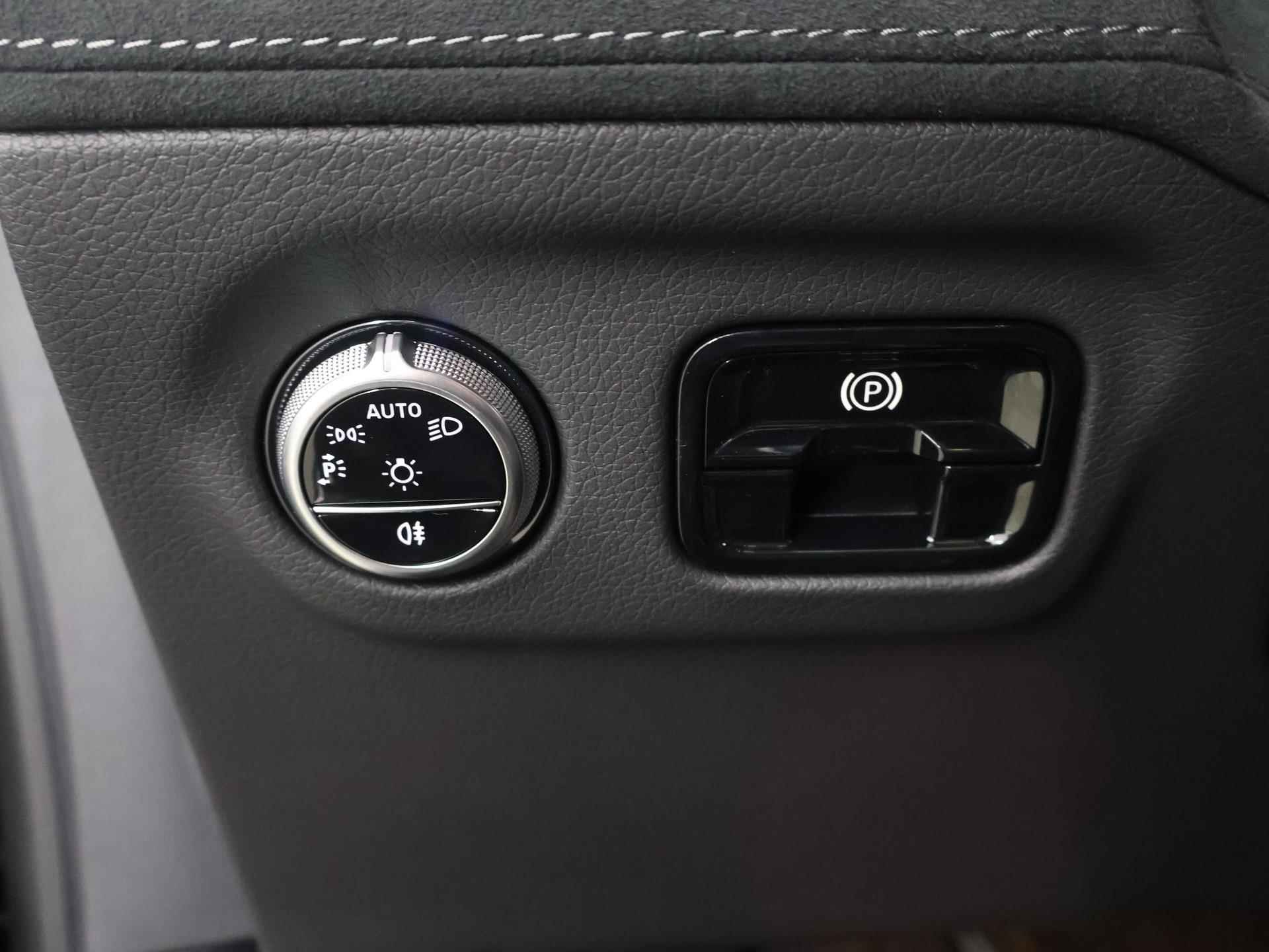 Mercedes-Benz EQE 300 Sport Edition | Matte-grijs | Panorama-schuifdak | Achteruitrijcamera |  Memory stoelen | BURMESTER | Stoelverwarming - 41/47
