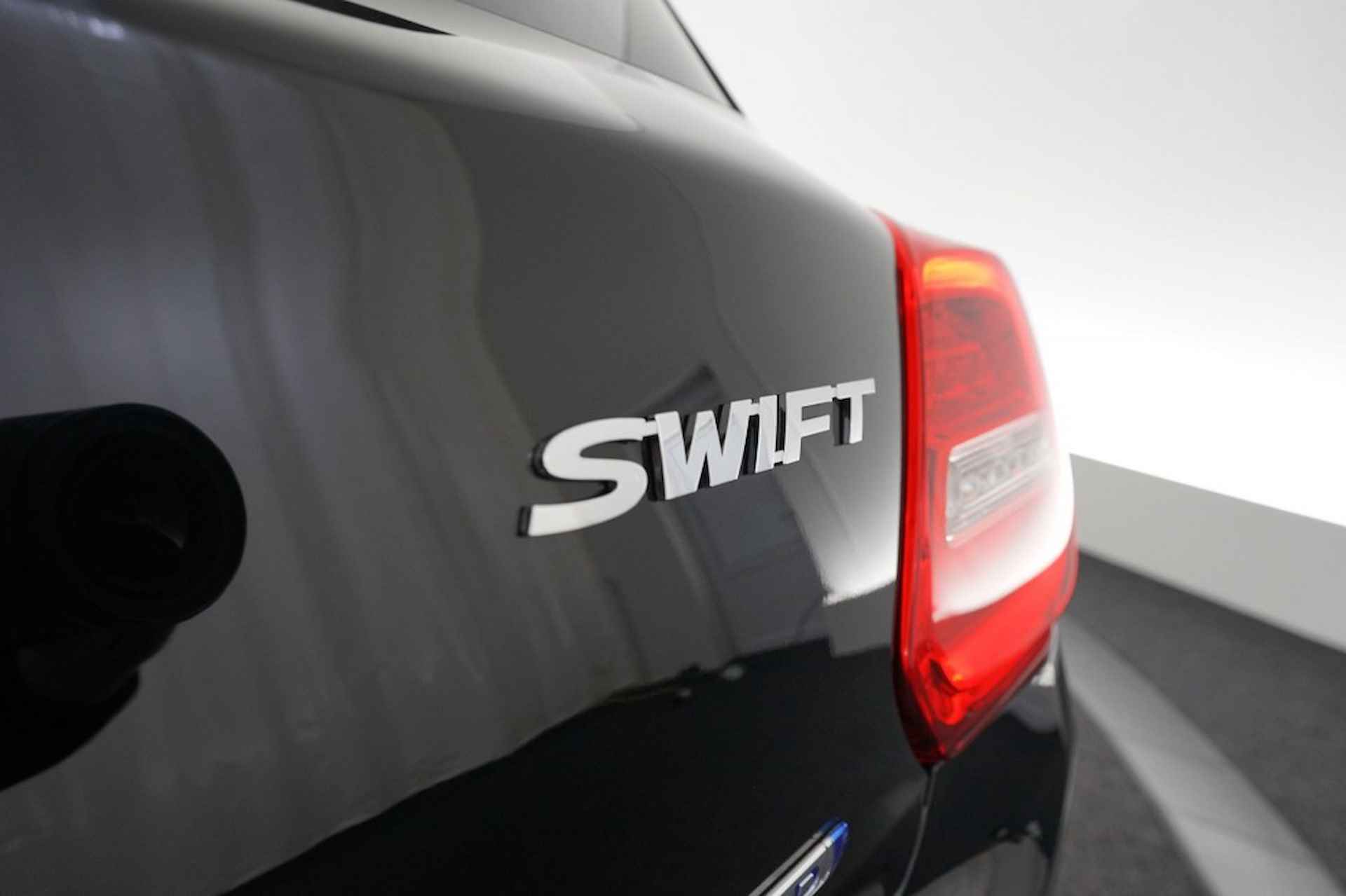 SUZUKI Swift 1.2 Smart Hybrid Style - 11/25
