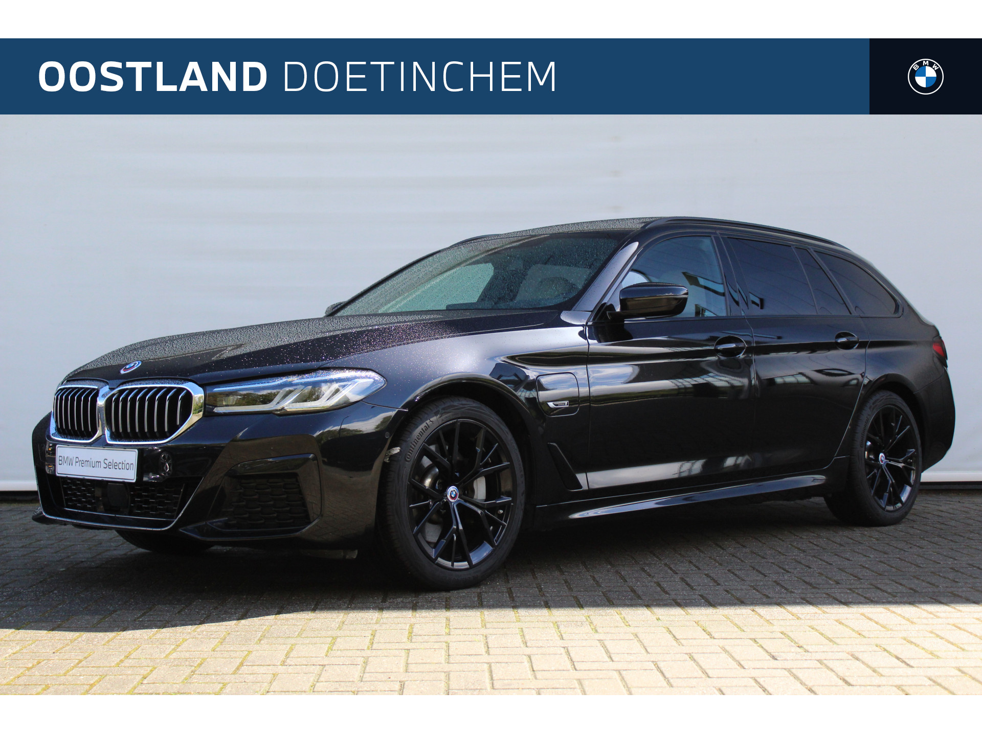 BMW 5 Serie Touring 530e High Executive M Sport Automaat / Panoramadak / Laserlicht / Head-Up / Live Cockpit Professional / Stoelverwarming / Driving Assistant Professional / Parking Assistant