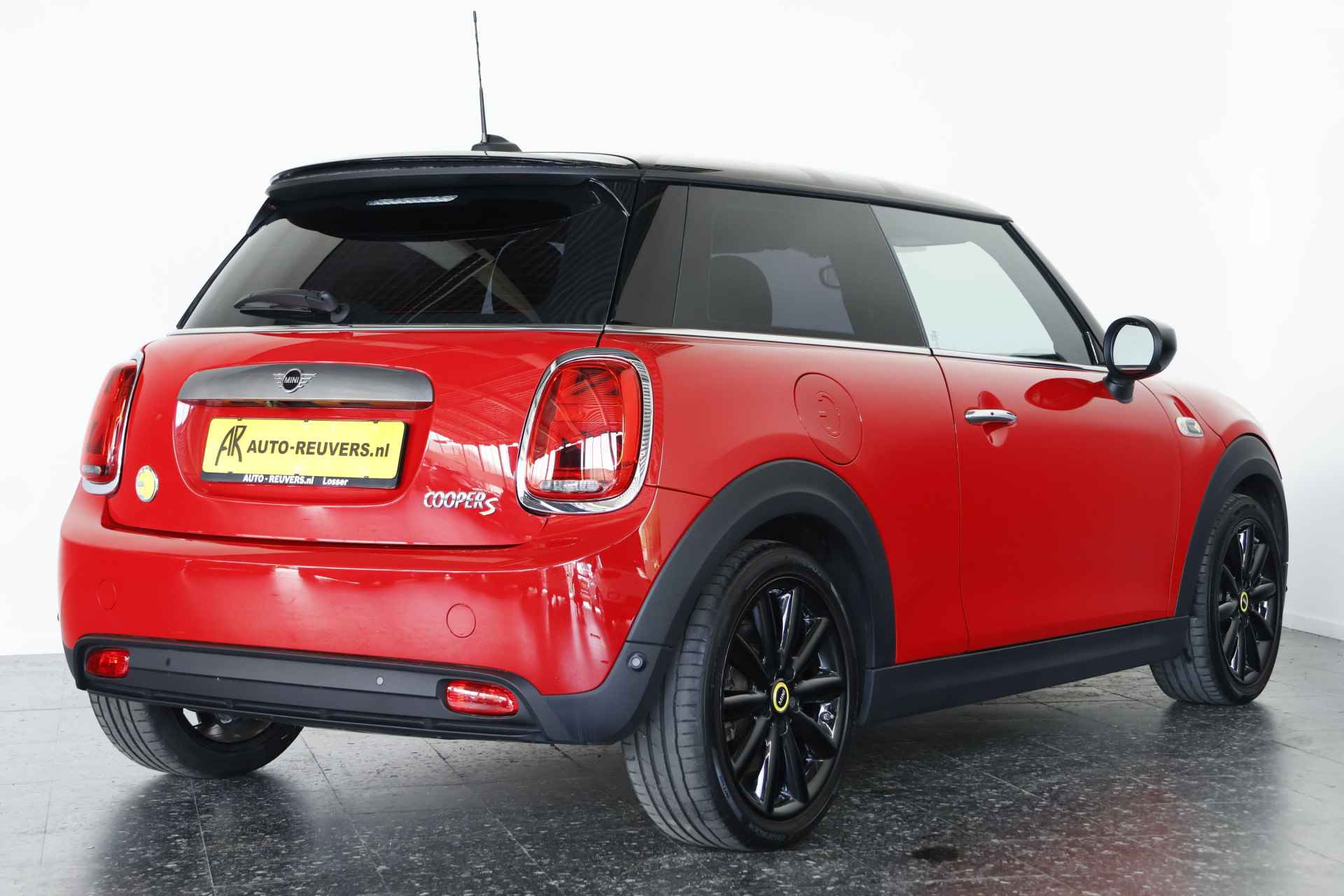 MINI Mini Electric SE MINI Yours 33 kWh / Leder / HUD / Navi / Harmankardon - 2/30