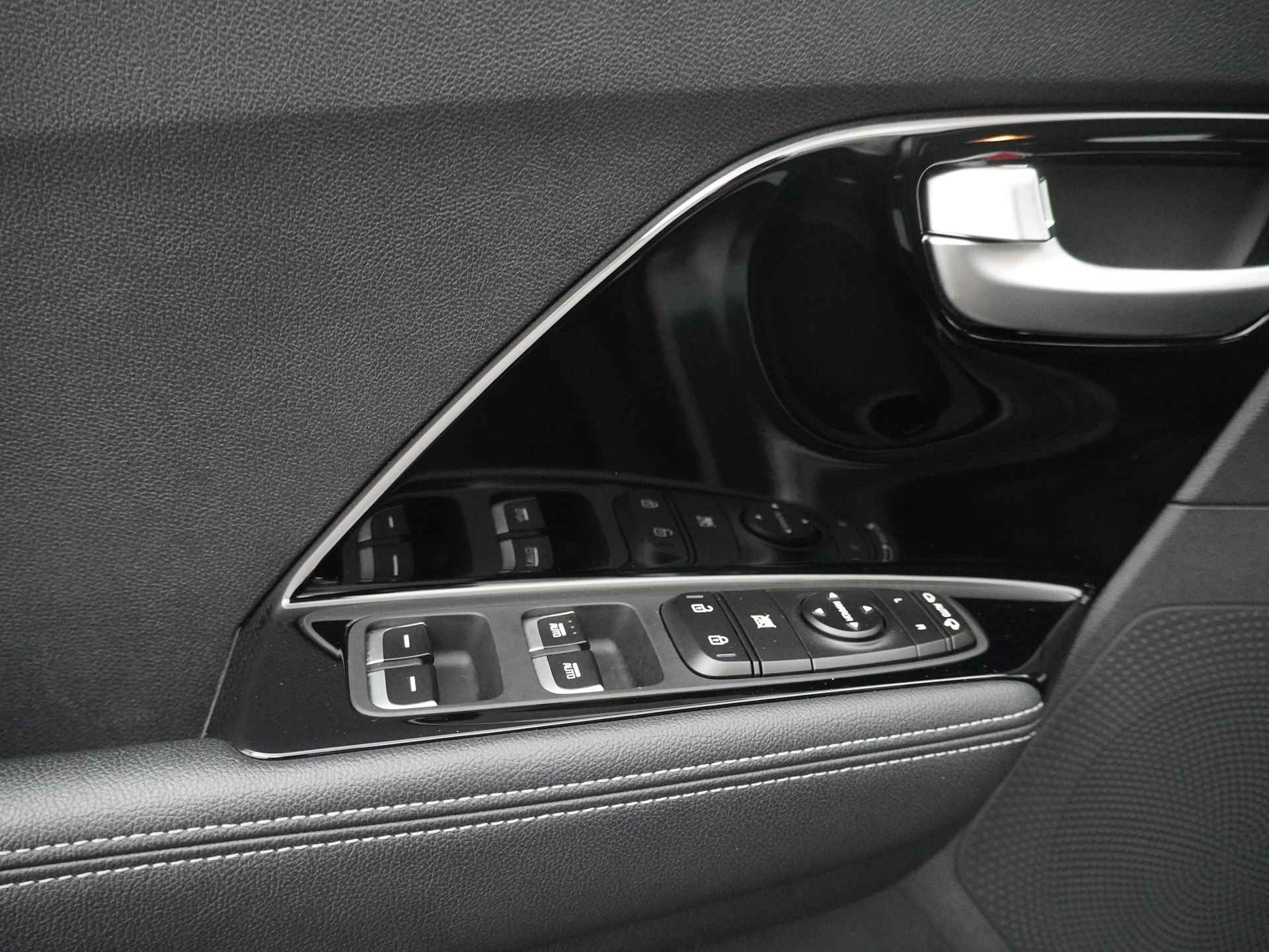 Kia Niro 1.6 GDi Hybrid DynamicLine - Navigatie - Adaptief Cruise Control - Climate Control - Apple/Android Carplay - Fabrieksgarantie Tot 2029 - 19/48