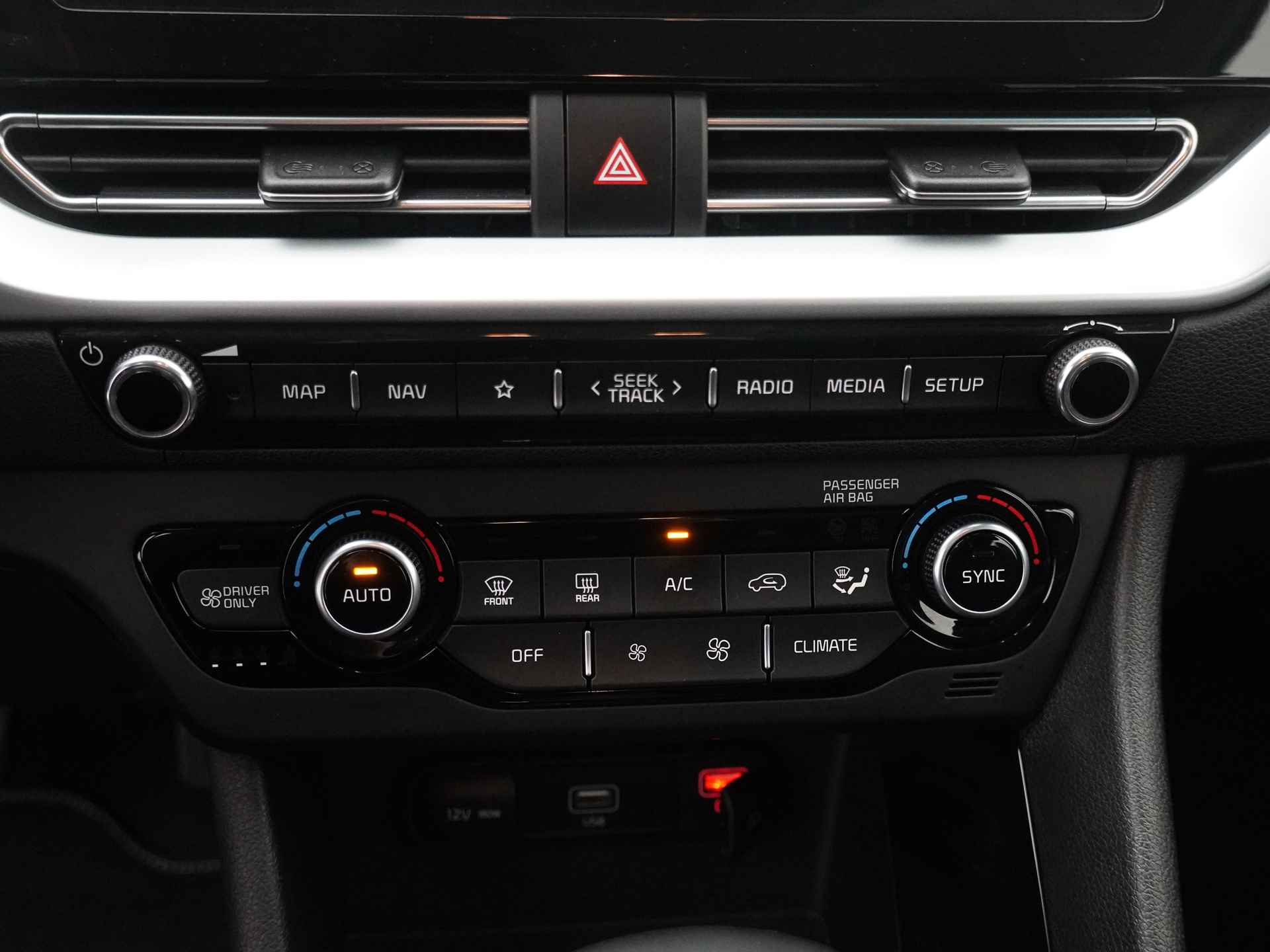 Kia Niro 1.6 GDi Hybrid DynamicLine - Navigatie - Adaptief Cruise Control - Climate Control - Apple/Android Carplay - Fabrieksgarantie Tot 2029 - 28/48