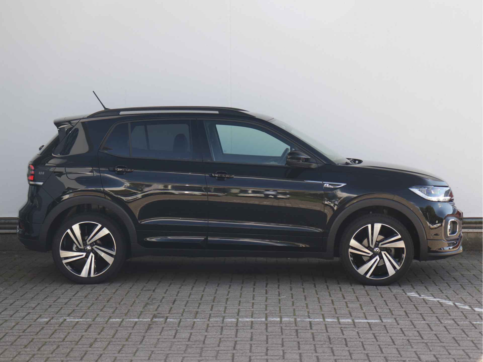 Volkswagen T-Cross R-Line 1.0 TSI 110pk Automaat | LED | Navigatie | 18" LM velgen | Stoelverwarming | ACC | - 2/40