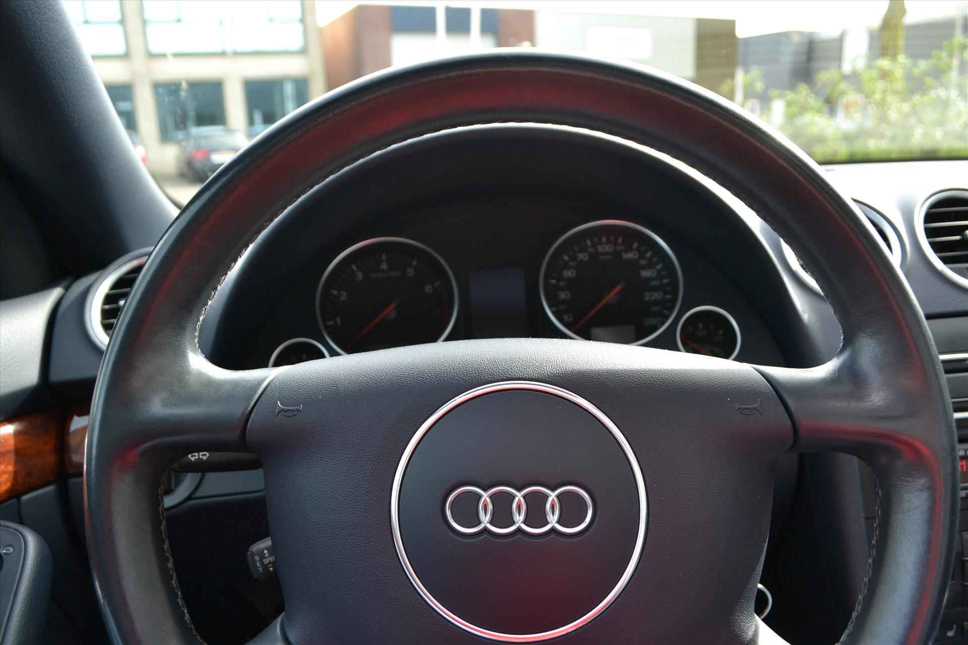 Audi A4 3.0 V 6 quattro Pro Line/ Youngtimer / Automaat/ unieke km stand - 17/35