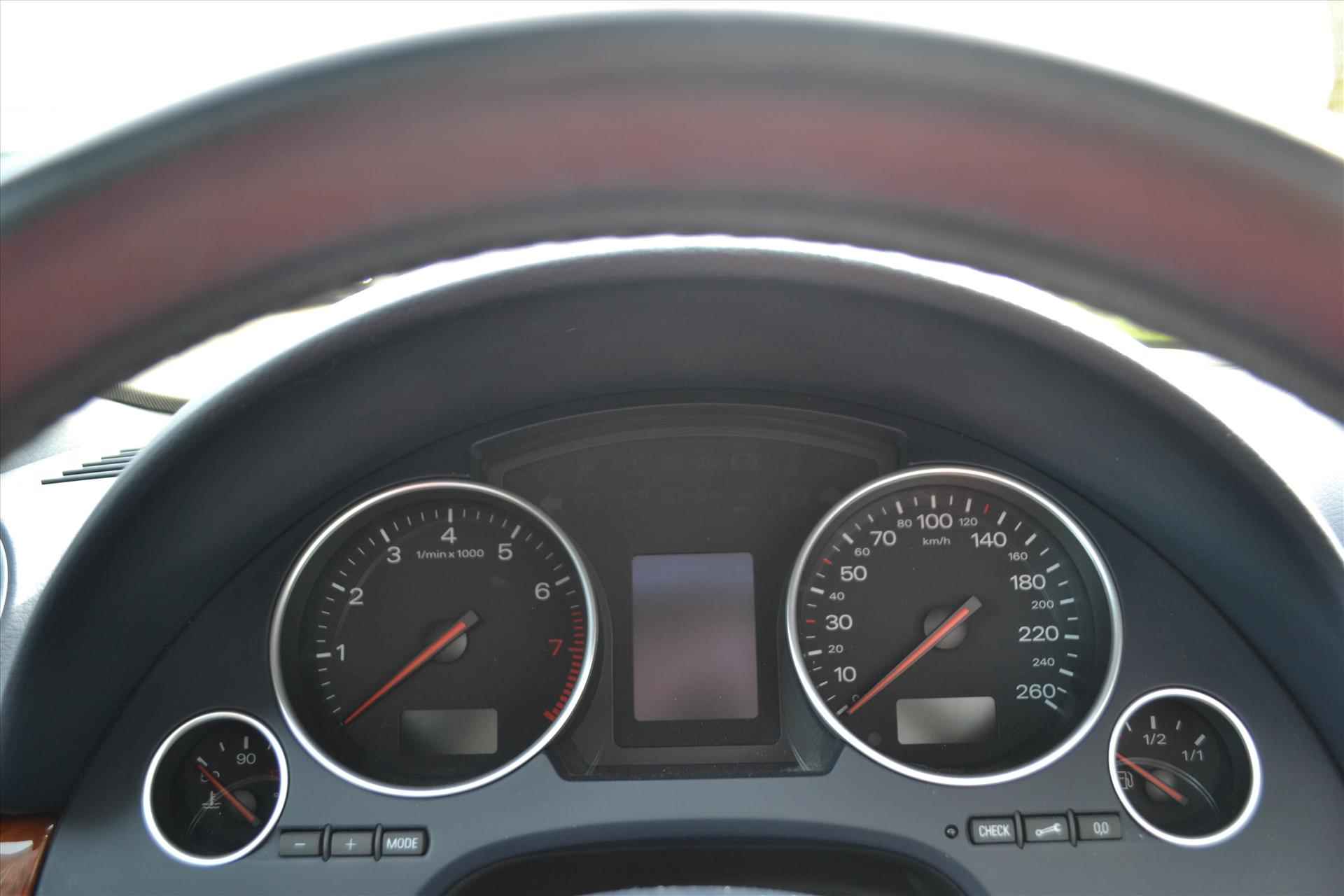 Audi A4 3.0 V 6 quattro Pro Line/ Youngtimer / Automaat/ unieke km stand - 18/35