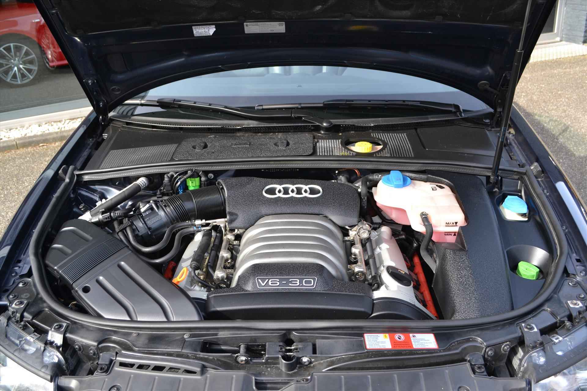 Audi A4 3.0 V 6 quattro Pro Line/ Youngtimer / Automaat/ unieke km stand - 27/35