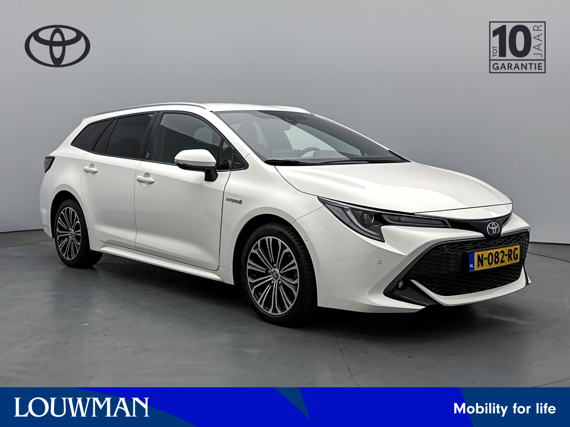 Toyota Corolla Touring Sports 2.0 Hybrid Dynamic Limited | Parkeersensor voor en achter | WInter pakket | Dodehoek Ass. | Stoel en stuurwiel verwarmd |