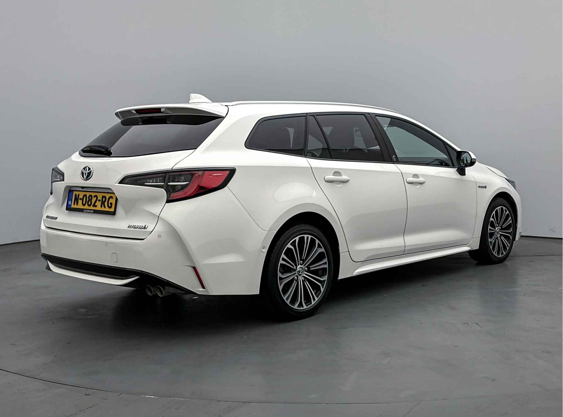 Toyota Corolla Touring Sports 2.0 Hybrid Dynamic Limited | Parkeersensor voor en achter | WInter pakket | Dodehoek Ass. | Stoel en stuurwiel verwarmd | - 19/48