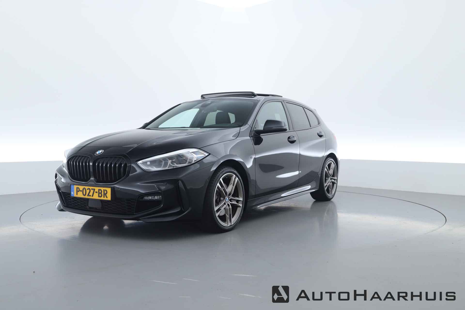 BMW 1-serie 118i M Sport | Pano | Navi | Camera | 18'' | Stoelverw. | Apple CarPlay - 1/34