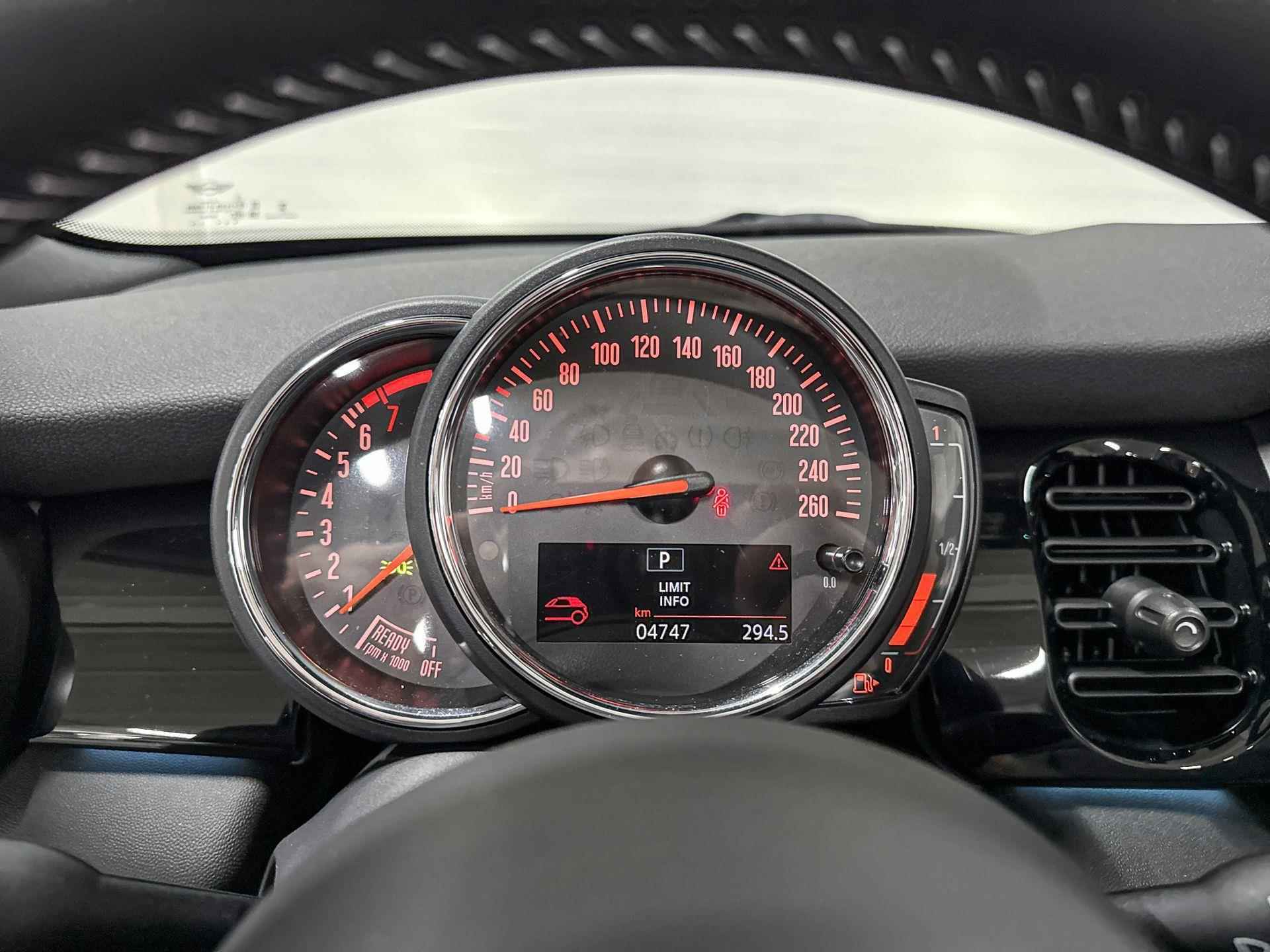 MINI Cabrio Cooper S | Classic uitvoering | 17" Pedal Spoke black | Parkeersensoren achter | Apple Carplay - 14/22