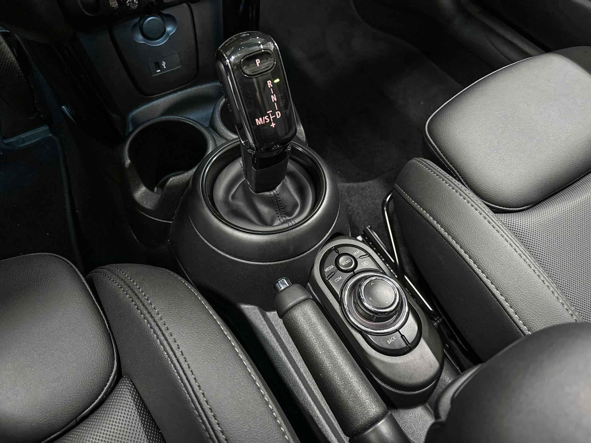 MINI Cabrio Cooper S | Classic uitvoering | 17" Pedal Spoke black | Parkeersensoren achter | Apple Carplay - 16/22