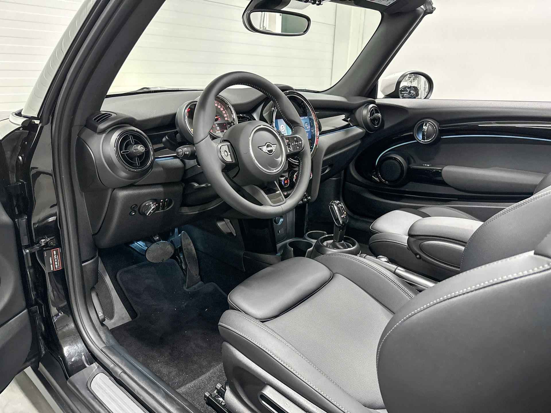 MINI Cabrio Cooper S | Classic uitvoering | 17" Pedal Spoke black | Parkeersensoren achter | Apple Carplay - 21/22