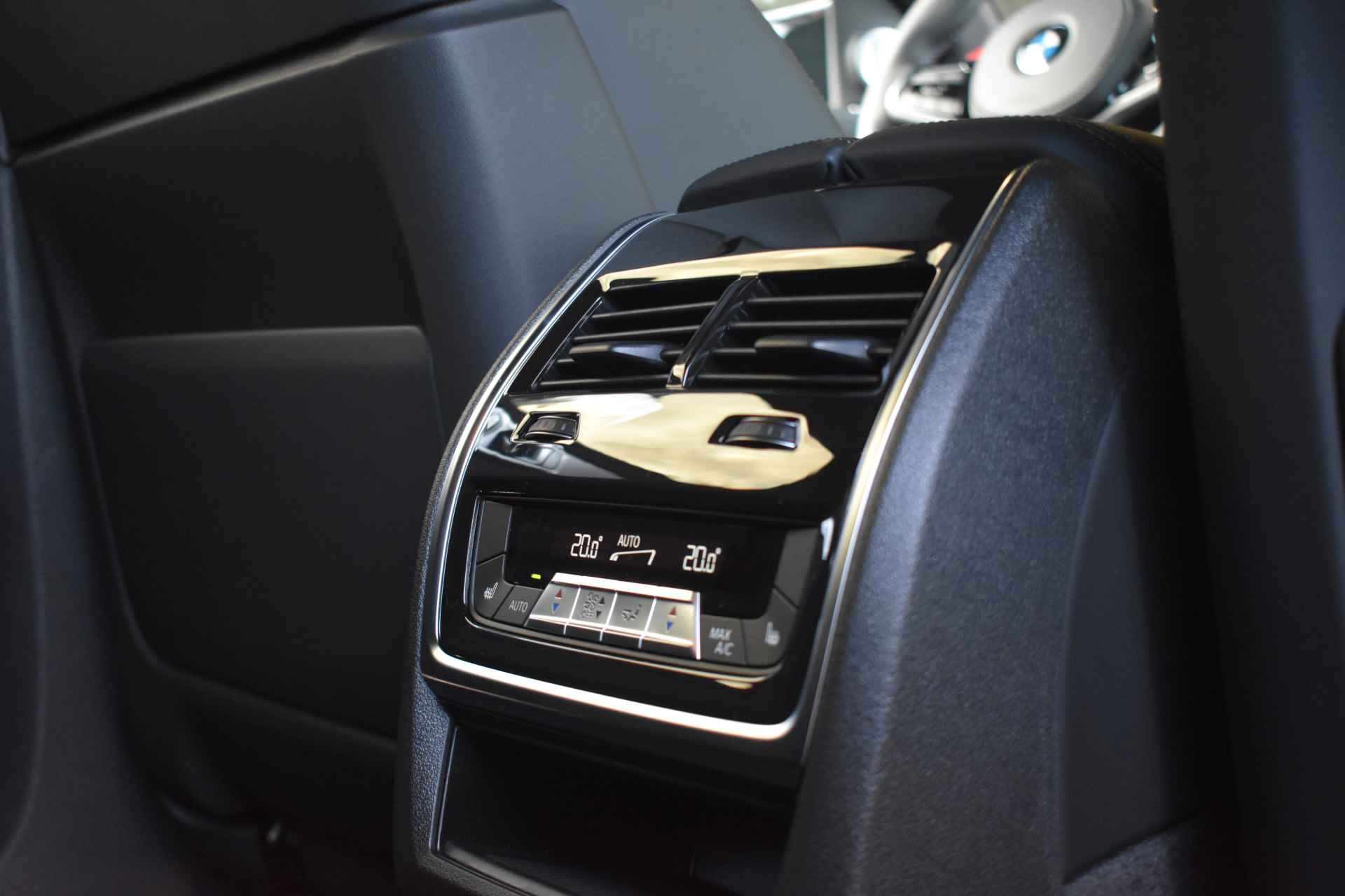 BMW XM PHEV High Executive Automaat 29 kWh / Adaptief M Onderstel Professional / Bowers & Wilkins / Soft-Close / Parking Assistant Plus / Driving Assistant Professional / Stoelventilatie - 69/96