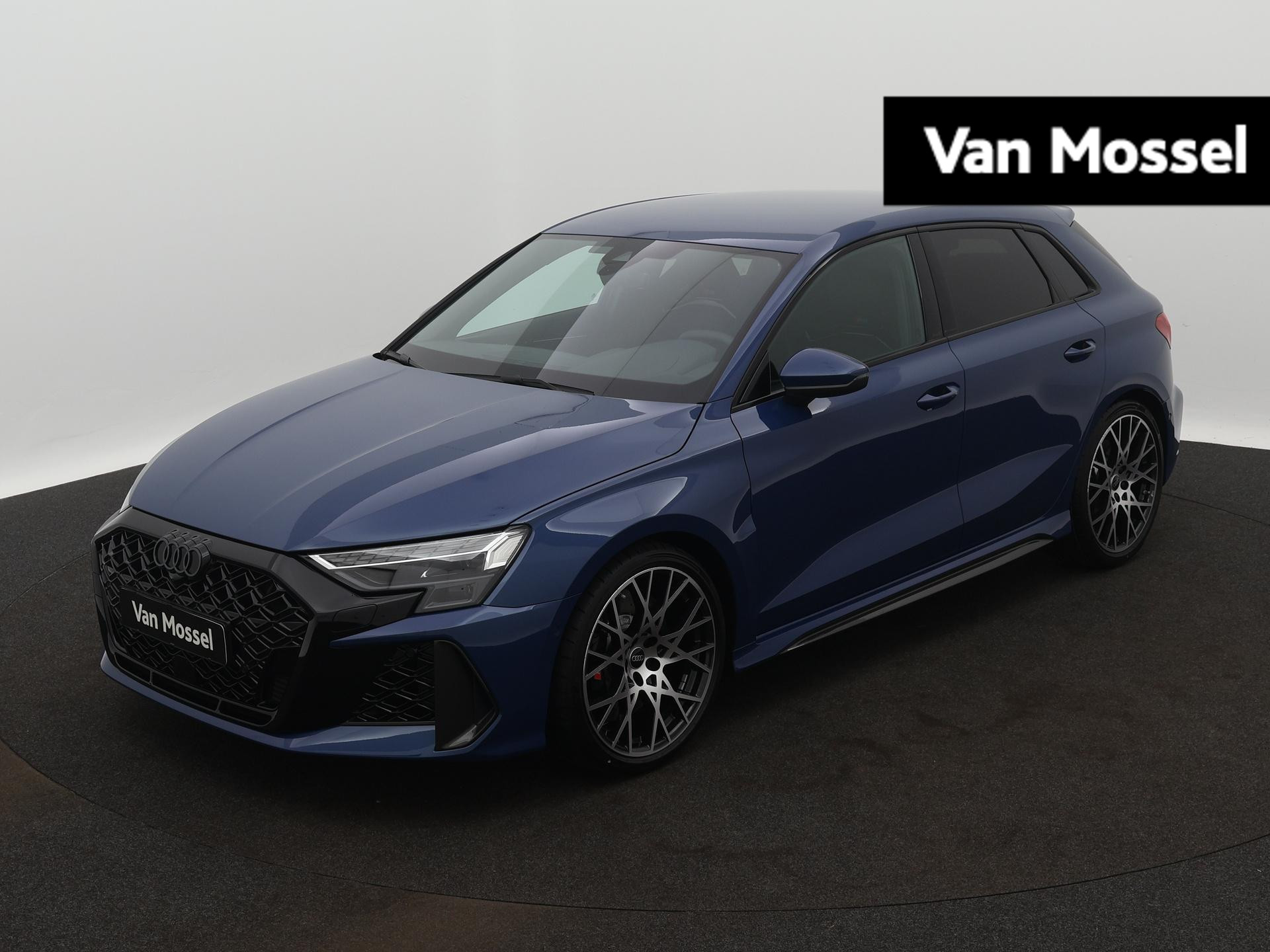 Audi RS3 Sportback 2.5 TFSI quattro | RS-Sportuitlaatsysteem | RS-exterieur carbonpakket | Rs-schaalstoelen | Matrix koplampen | SONOS | Navigatiepakket | Comfortpakket Pro | Climate pakket Pro | Adapt. onderstel | Drive Select |