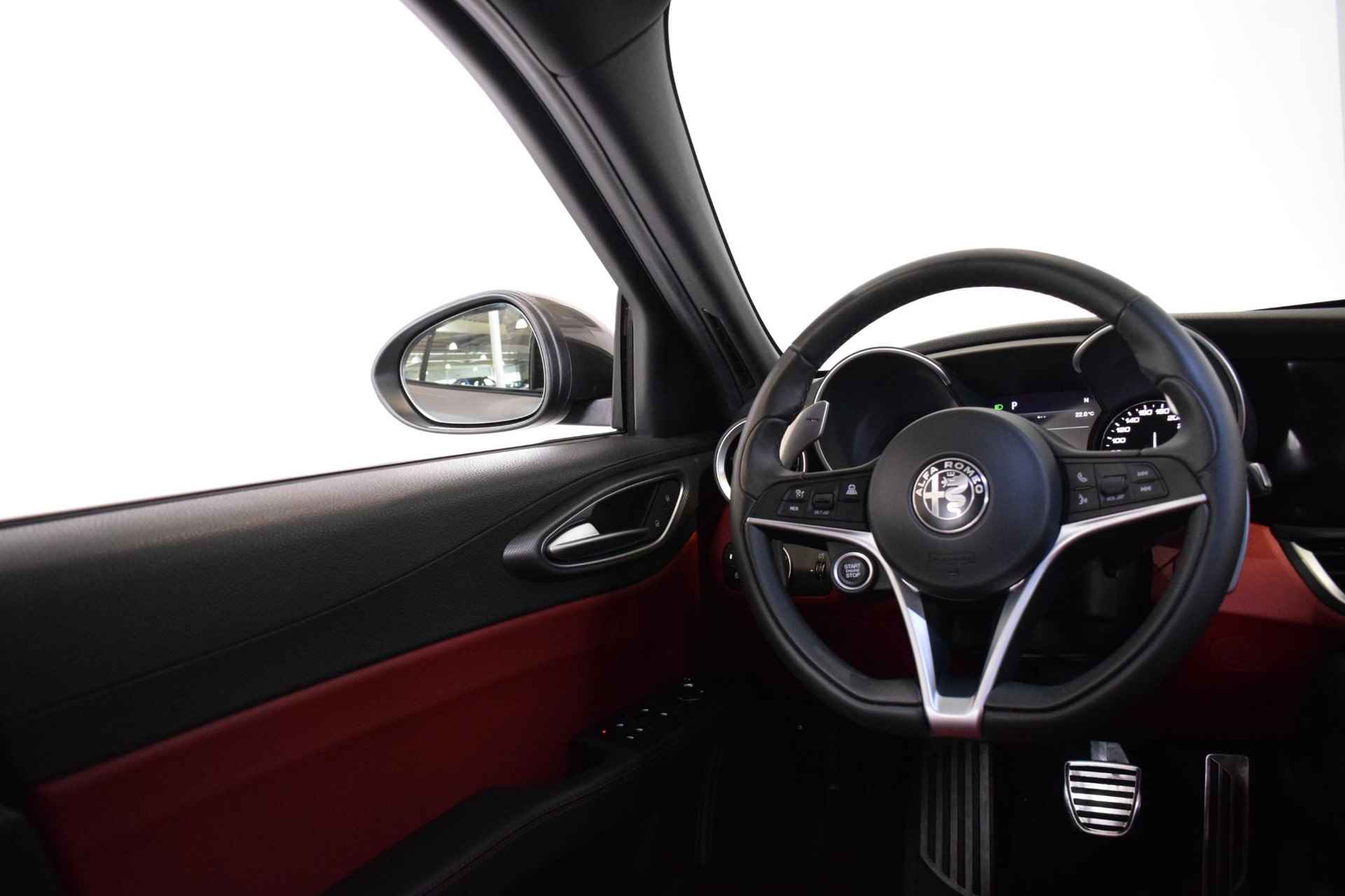 Alfa Romeo Giulia 2.0T Super Dealer onderhouden | Navigatie | Prachtige kleuren combi | Leder interieur met memoryseat | Adaptive cruise | Dodehoek detectie  | - 26/48