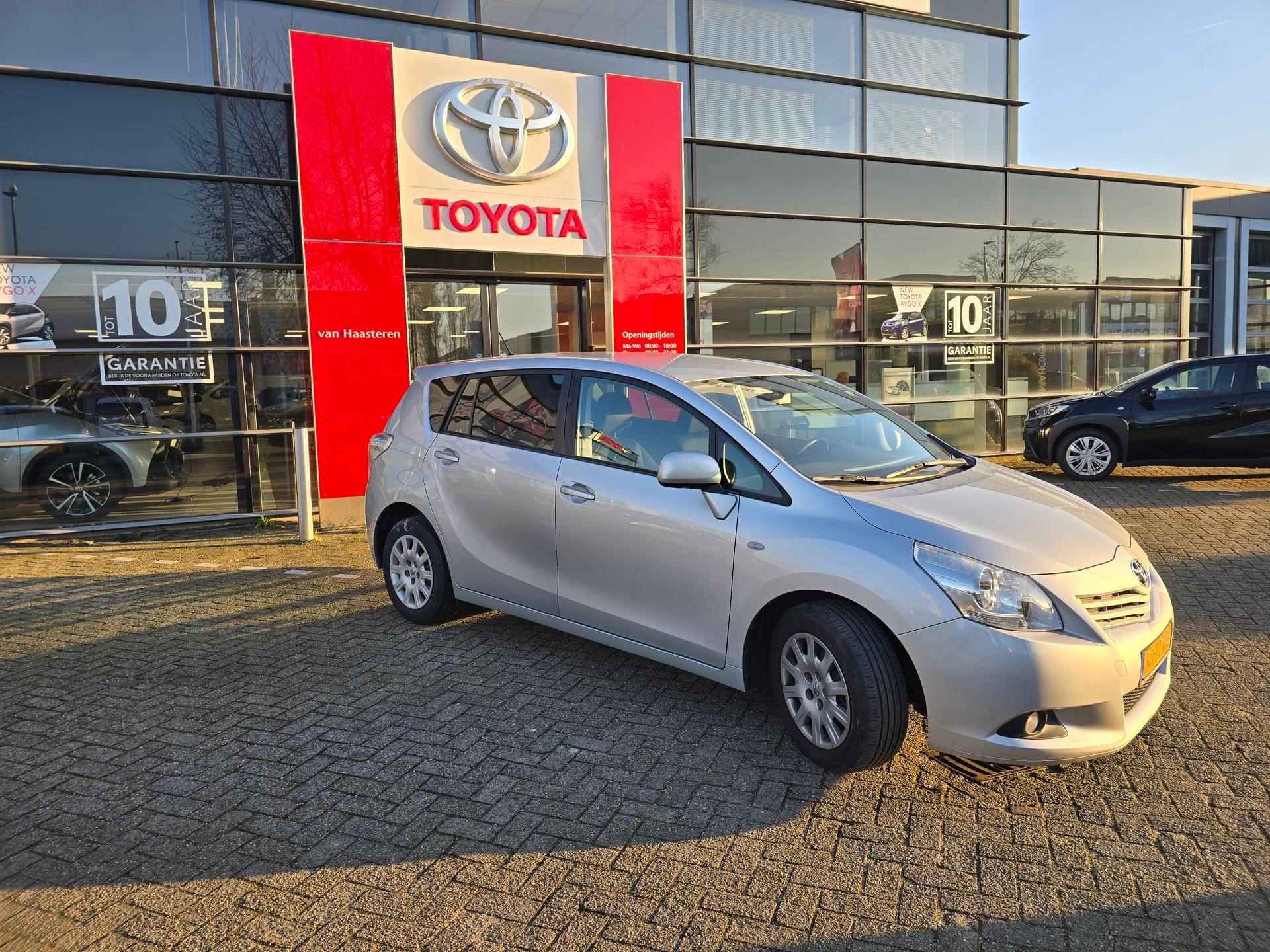 TOYOTA Verso 1.8 VVTI 7P Aspiration - 2/14