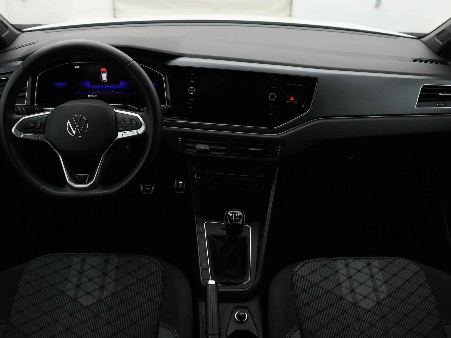 Volkswagen Taigo 1.0 TSI R-Line | Digital Cockpit | Climatronic (Automatische Airco) | Carplay | Android Auto | Parkeersensoren voor & achter - 7/19