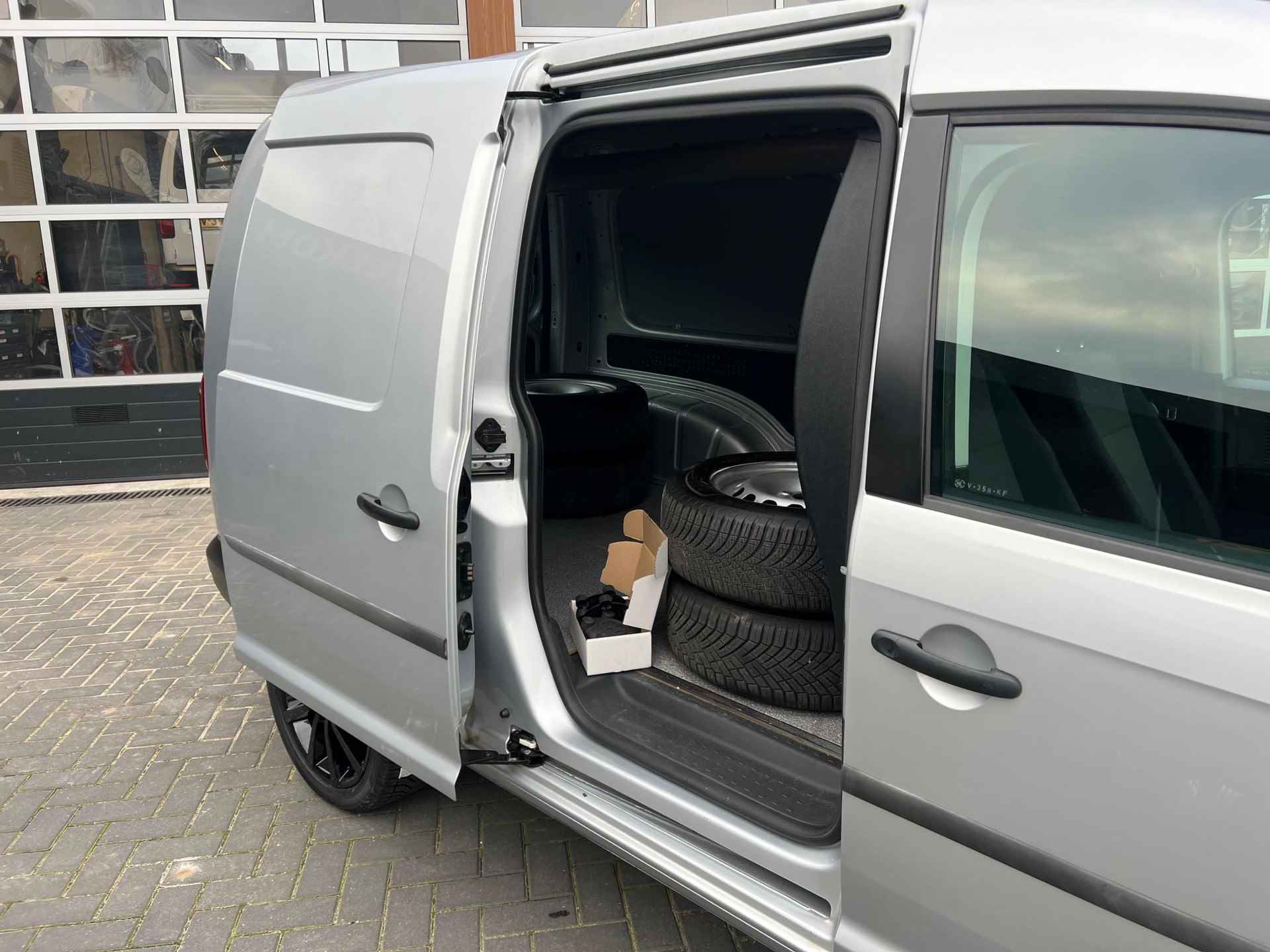 Volkswagen Caddy 2.0 TDI L2H1 BMT Maxi Highline | DSG Automaat | Apple CarPlay | 17 Inch Velgen | Camera | - 17/24