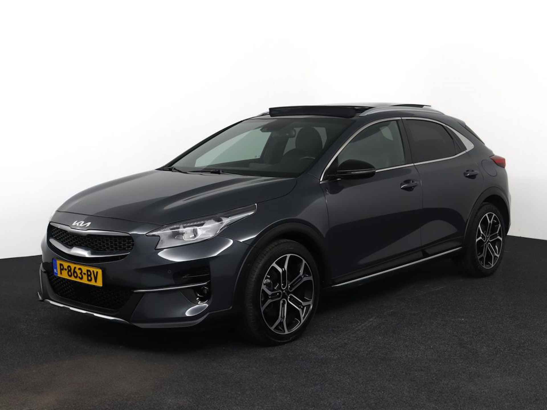 Kia Xceed 1.5 T-GDI MHEV Black Edition utomaat - glazen schuif-/kanteldak - Cruise control adaptief - Navigatie - Fabrieksgarantie tot 02-2029 - 2/56