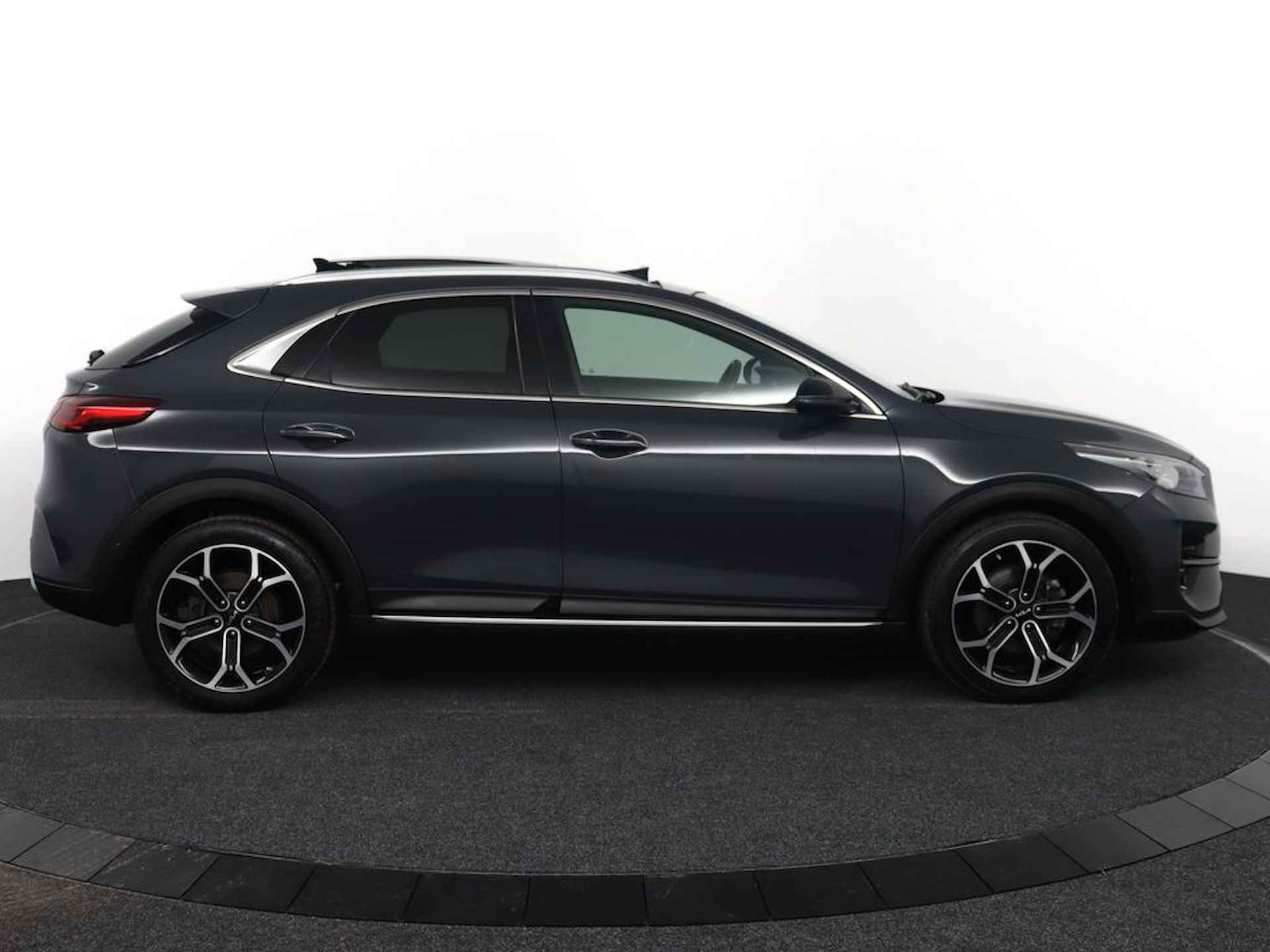 Kia Xceed 1.5 T-GDI MHEV Black Edition utomaat - glazen schuif-/kanteldak - Cruise control adaptief - Navigatie - Fabrieksgarantie tot 02-2029 - 8/56