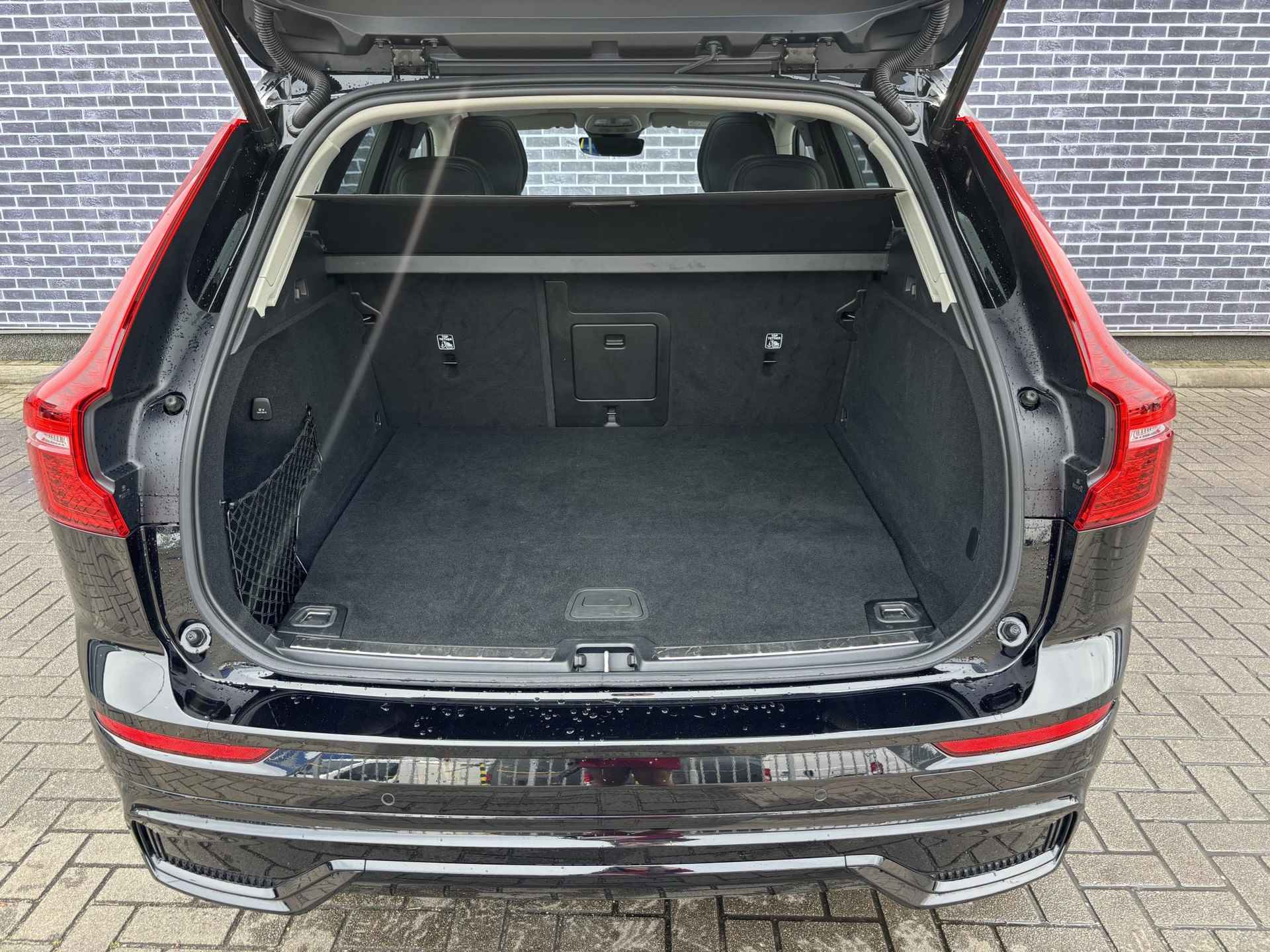 Volvo XC60 Recharge T6 AWD Plus Dark Long Range | Panoramadak | Adaptieve Cruise control | Elektr. stoelverst. met geheugen | Keyless entry - 19/31