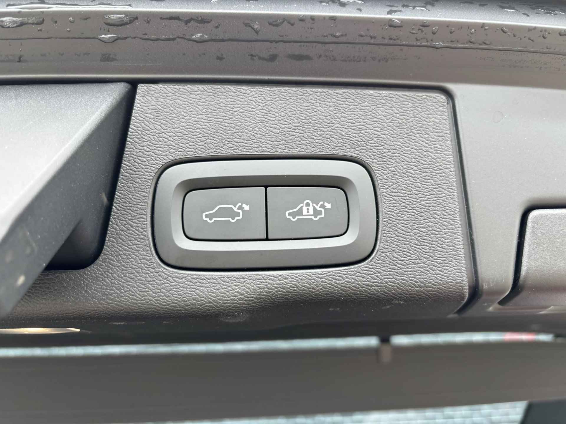 Volvo XC60 Recharge T6 AWD Plus Dark Long Range | Panoramadak | Adaptieve Cruise control | Elektr. stoelverst. met geheugen | Keyless entry - 21/31