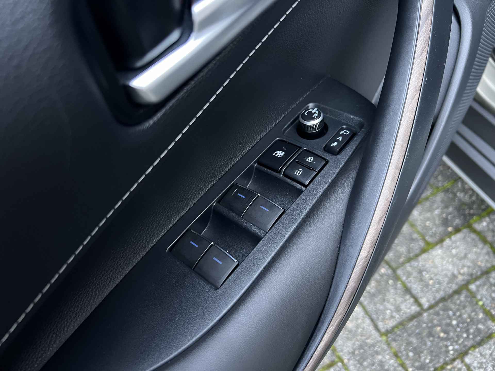 Toyota Corolla Touring Sports 1.8 Hybrid Trek | NL AUTO | Automaat | Navigatie | Elektrische Achterklep | - 9/33