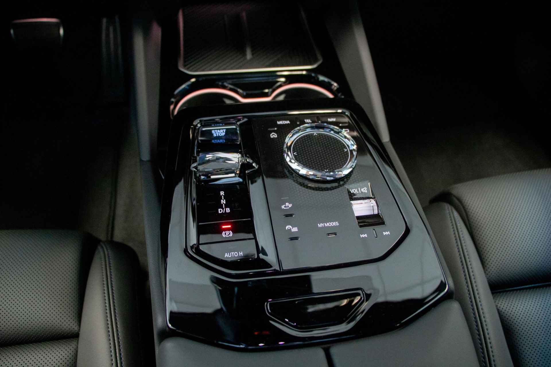 BMW i5 Sedan eDrive40 | M Sportpakket Pro | Driving Assistant Plus | Harman Kardon - 17/33