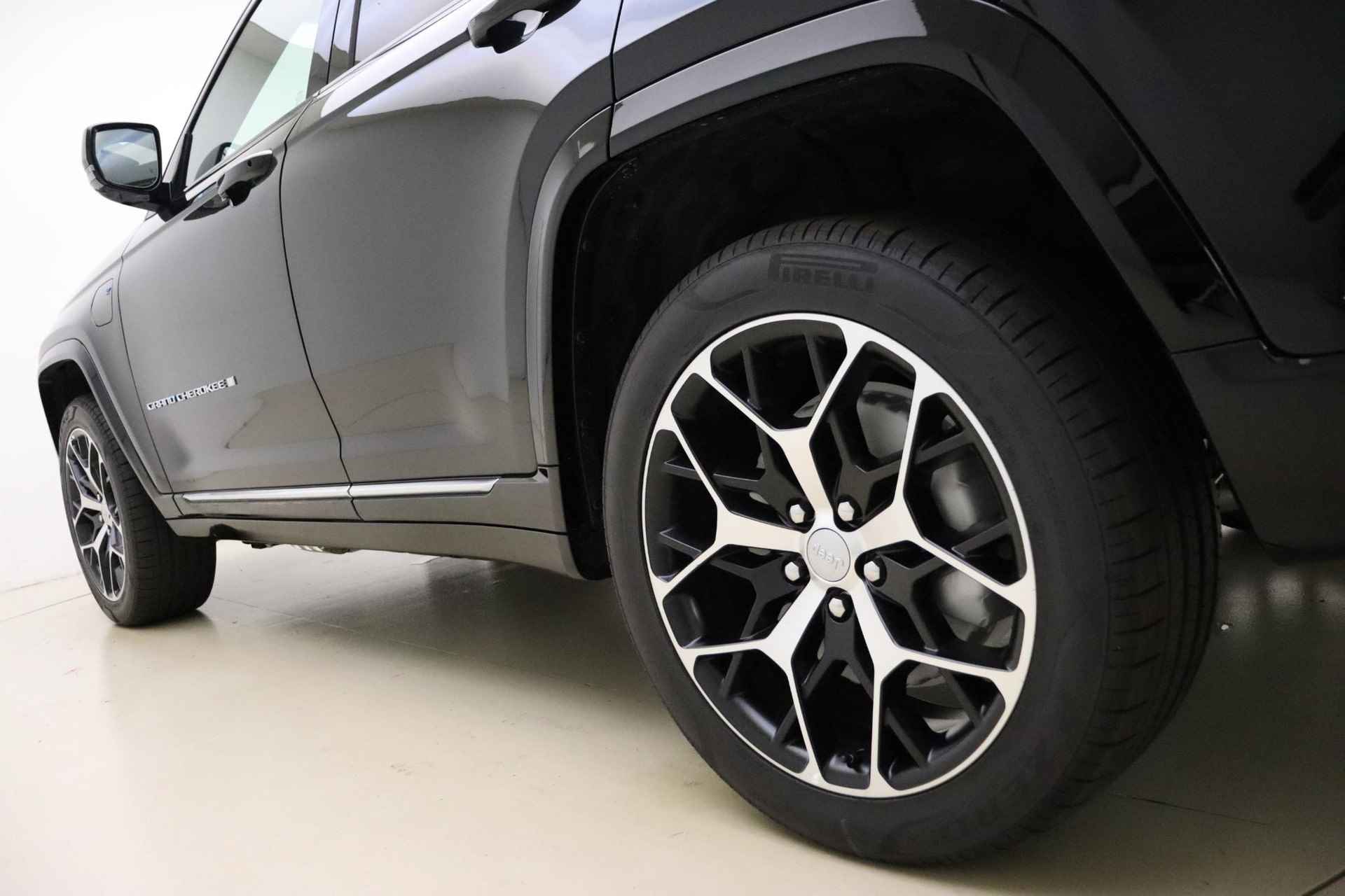 Jeep Grand Cherokee 2.0 Summit Reserve 4xe | Luchtvering | Panoramadak | Lederen bekleding | Passenger display | McIntosch audio | Stoelverwarming/Ventilatie | Exclusief uit voorraad leverbaar! - 24/60