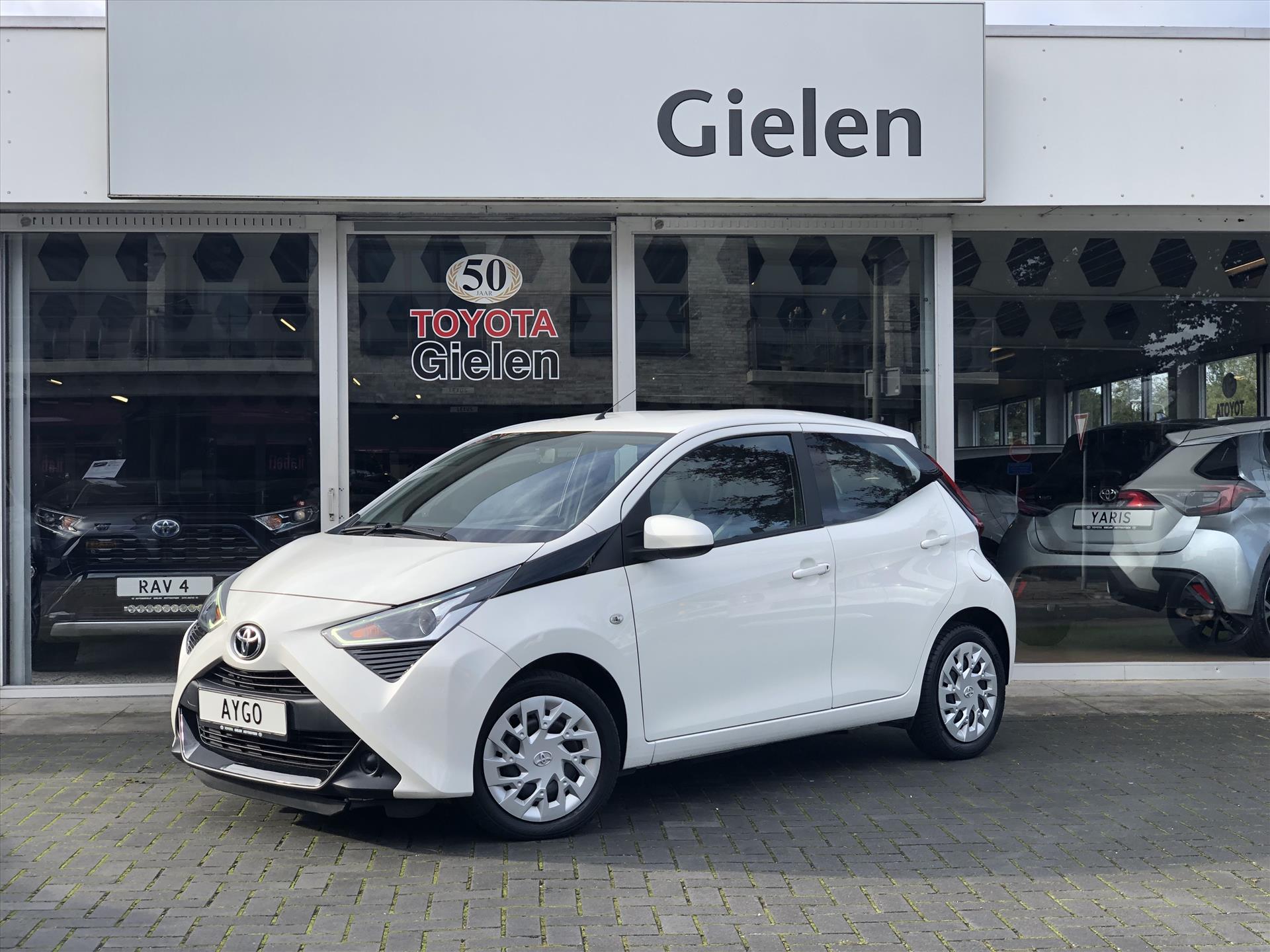 Toyota Aygo 1.0 VVT-i 72pk 5D X-Play | Eerste eigenaar, Apple CarPlay/Android Auto, Parkeercamera, In hoogte verstelbare stoel