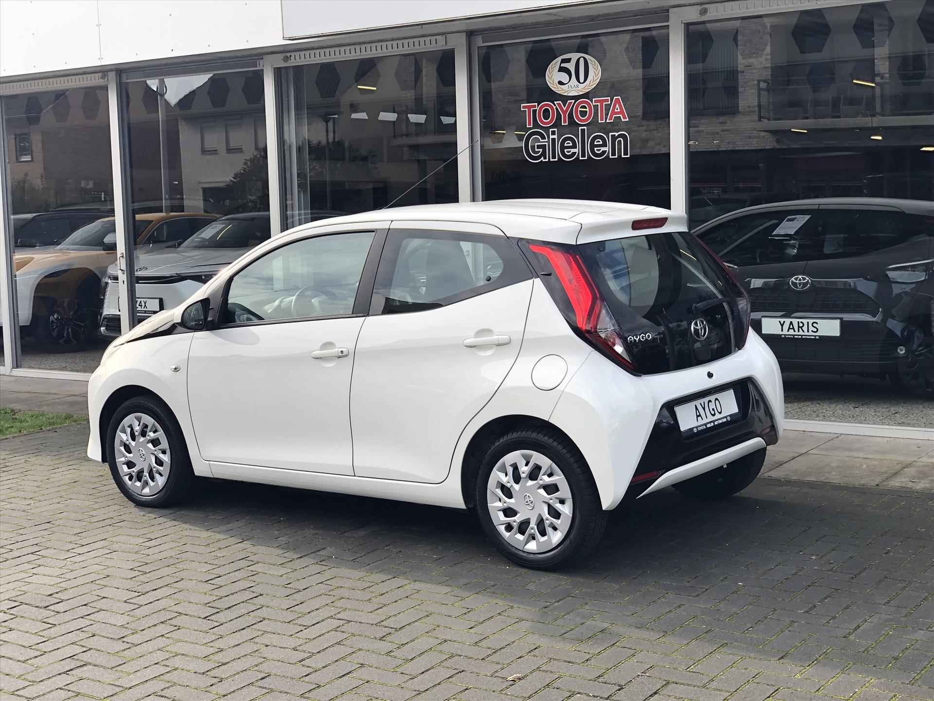 Toyota Aygo 1.0 VVT-i 72pk 5D X-Play | Eerste eigenaar, Apple CarPlay/Android Auto, Parkeercamera, In hoogte verstelbare stoel - 4/33