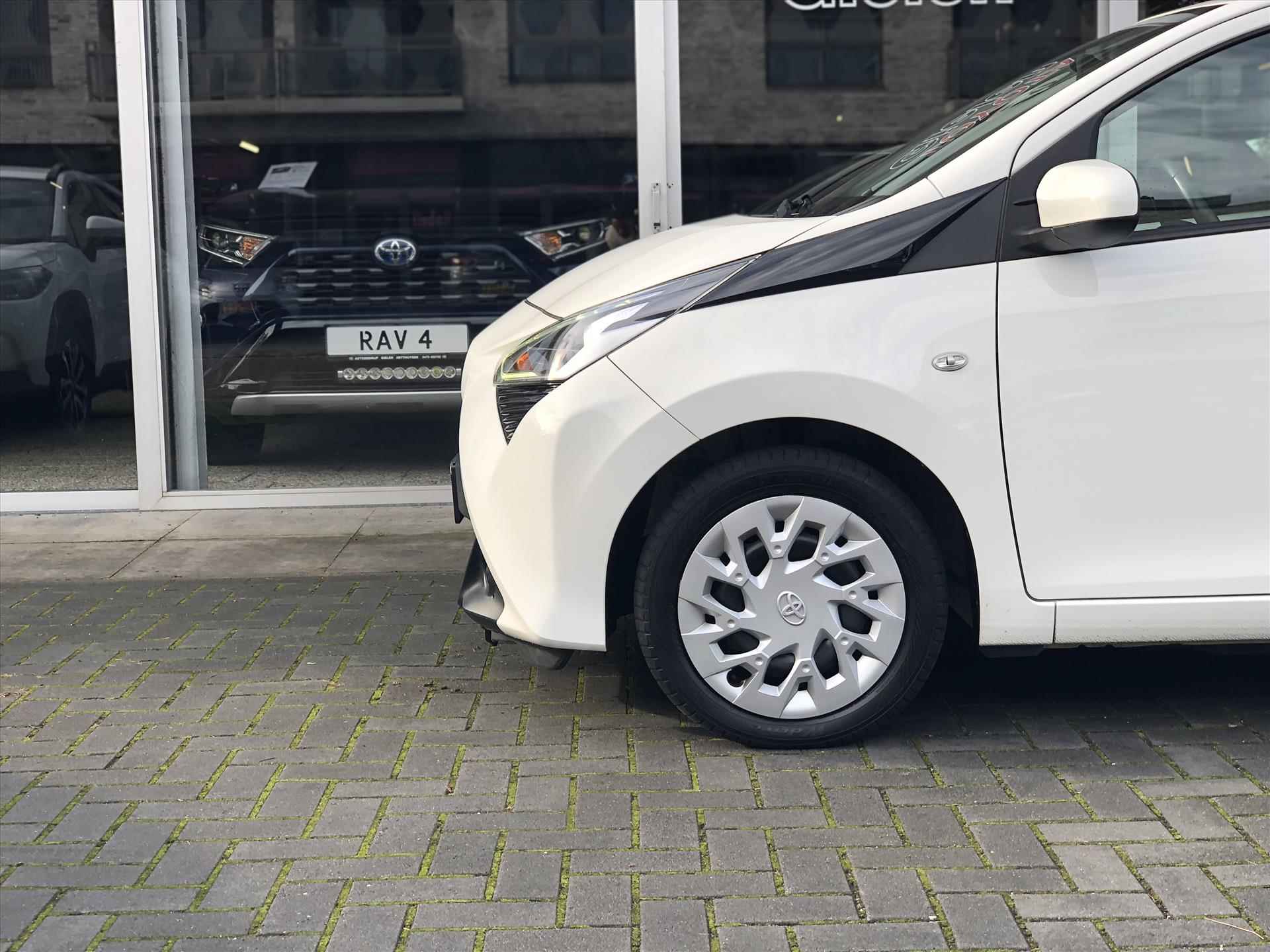 Toyota Aygo 1.0 VVT-i 72pk 5D X-Play | Eerste eigenaar, Apple CarPlay/Android Auto, Parkeercamera, In hoogte verstelbare stoel - 5/33