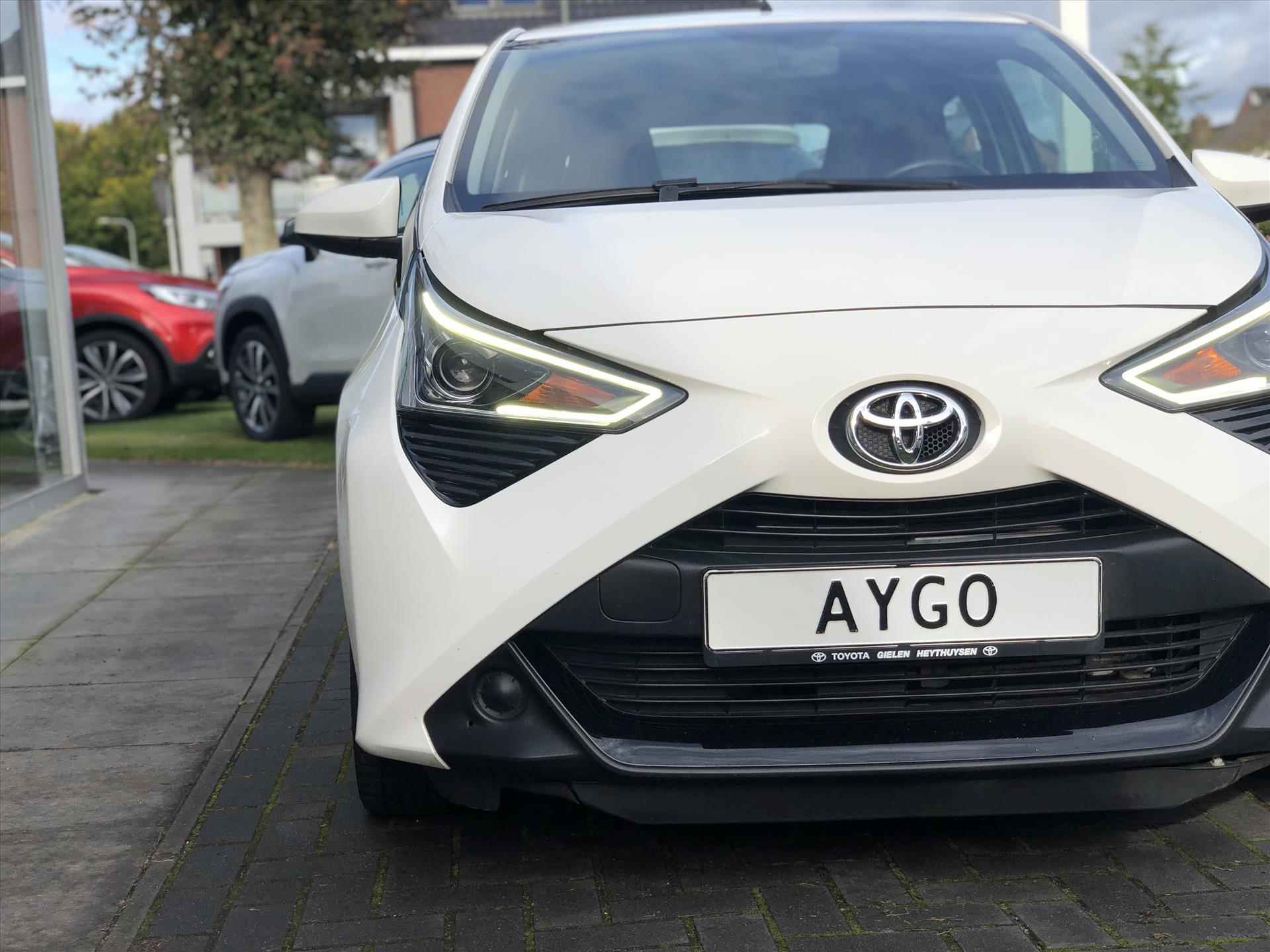 Toyota Aygo 1.0 VVT-i 72pk 5D X-Play | Eerste eigenaar, Apple CarPlay/Android Auto, Parkeercamera, In hoogte verstelbare stoel - 8/33