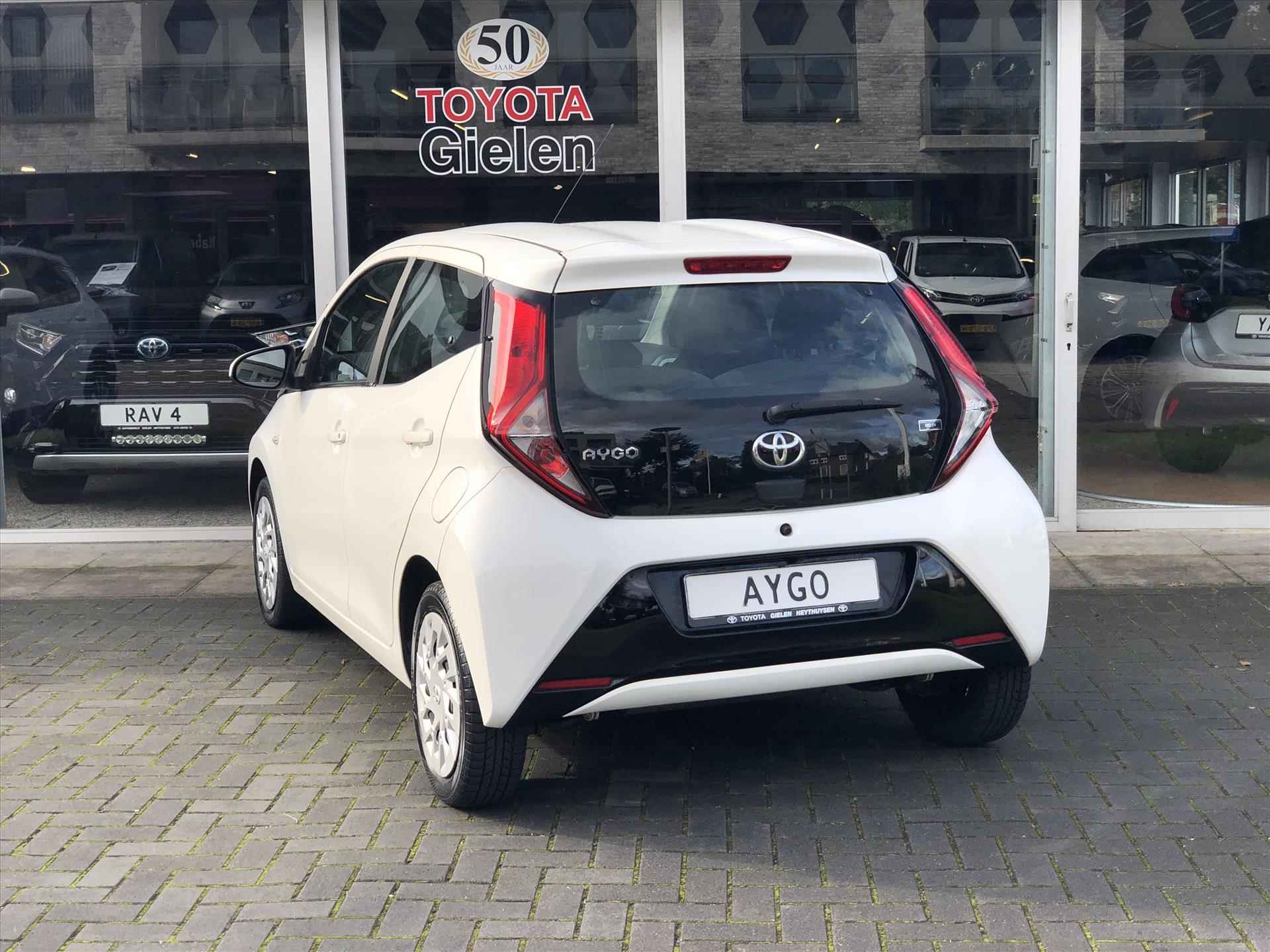 Toyota Aygo 1.0 VVT-i 72pk 5D X-Play | Eerste eigenaar, Apple CarPlay/Android Auto, Parkeercamera, In hoogte verstelbare stoel - 10/33