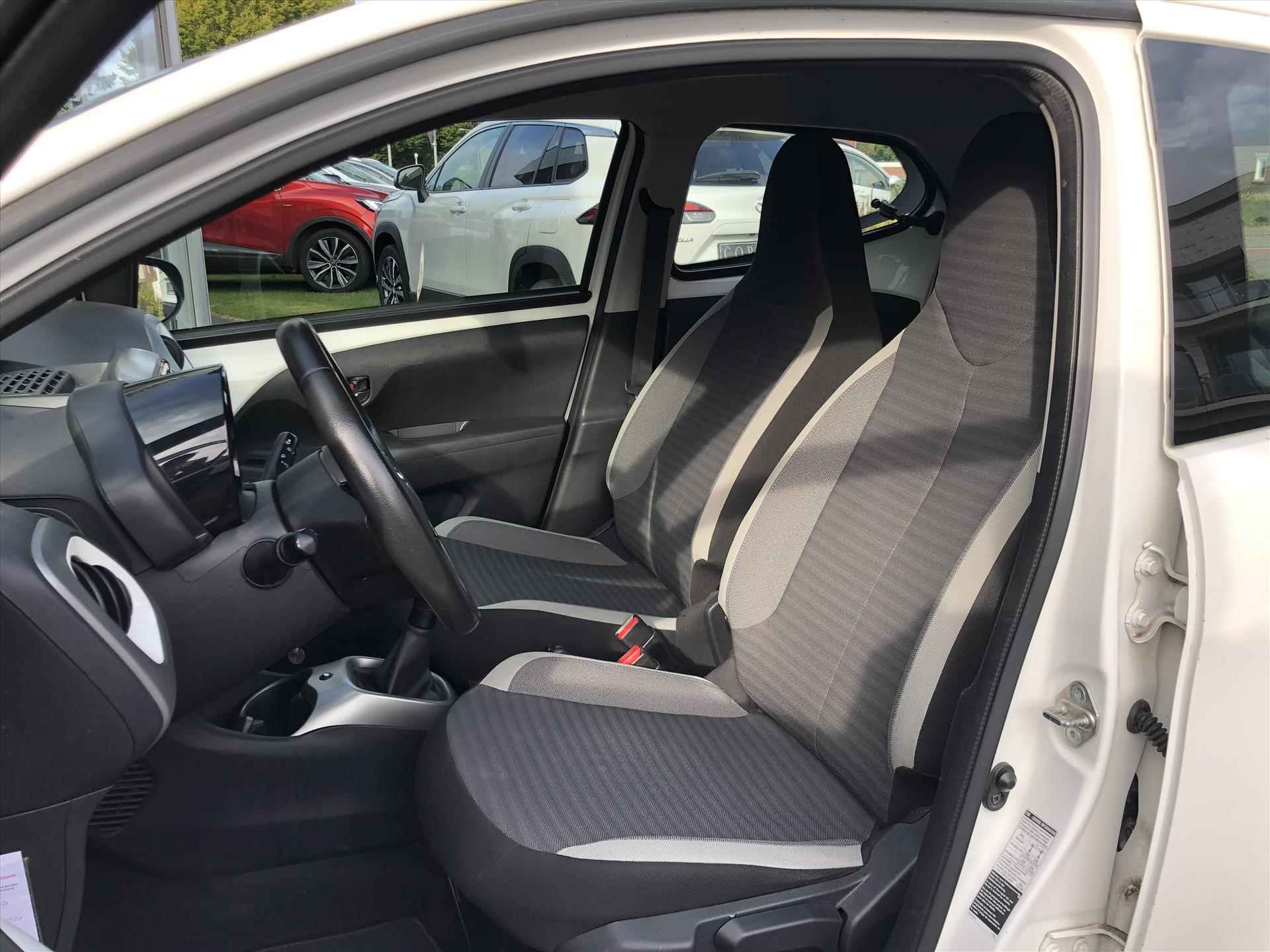 Toyota Aygo 1.0 VVT-i 72pk 5D X-Play | Eerste eigenaar, Apple CarPlay/Android Auto, Parkeercamera, In hoogte verstelbare stoel - 12/33