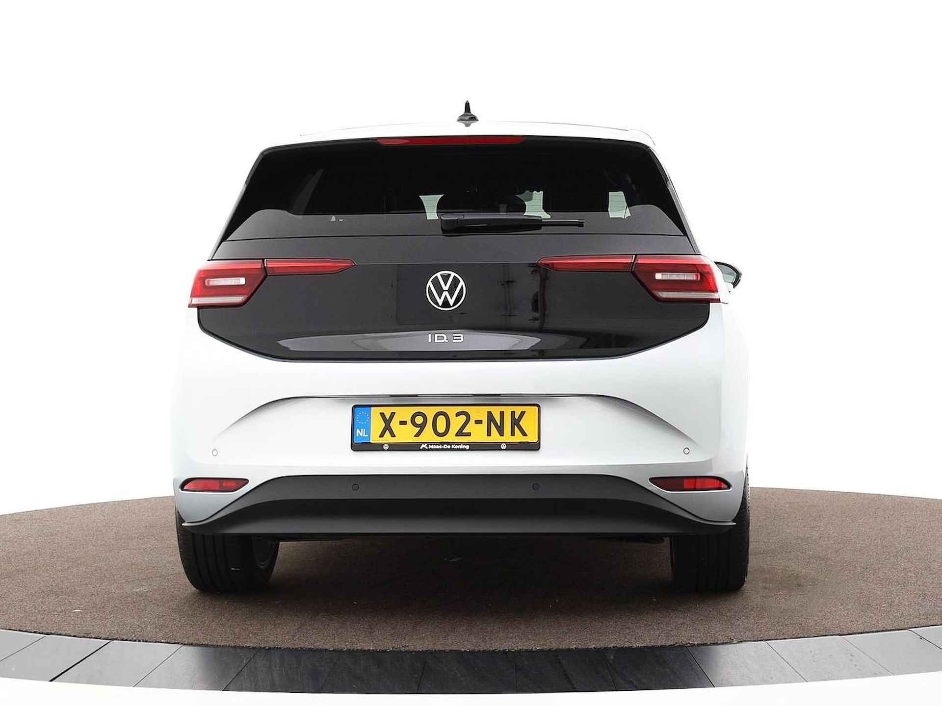 Volkswagen ID.3 Pro Business 58 kWh 204pk | Achteruitrijcamera | LED Matrix | ACC | 19"Velgen | Apple/Android Car Play | Stuur- & Stoelverwarming | Lederen Bekleding | Garantie t/m - 22/30