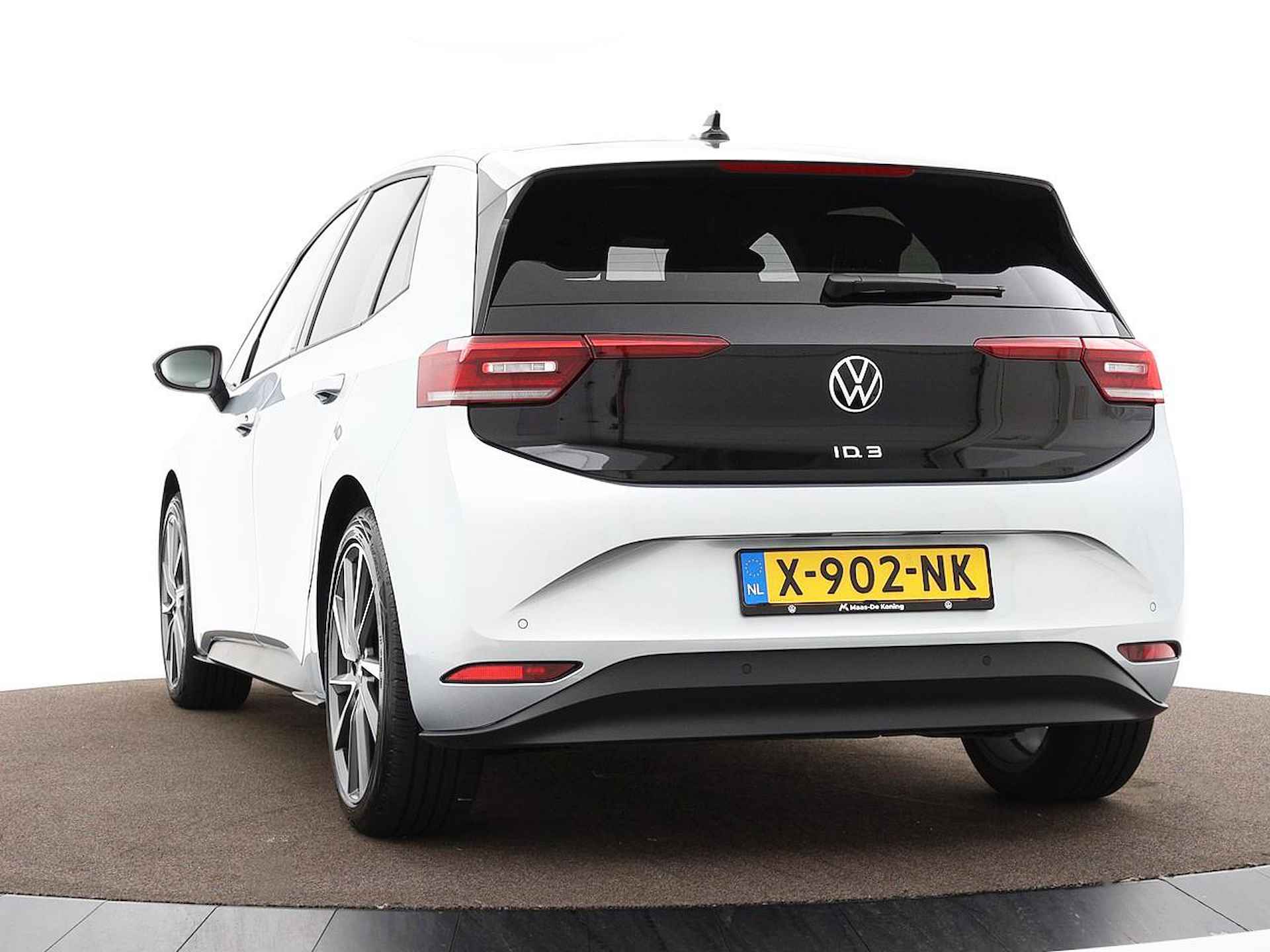 Volkswagen ID.3 Pro Business 58 kWh 204pk | Achteruitrijcamera | LED Matrix | ACC | 19"Velgen | Apple/Android Car Play | Stuur- & Stoelverwarming | Lederen Bekleding | Garantie t/m - 23/30