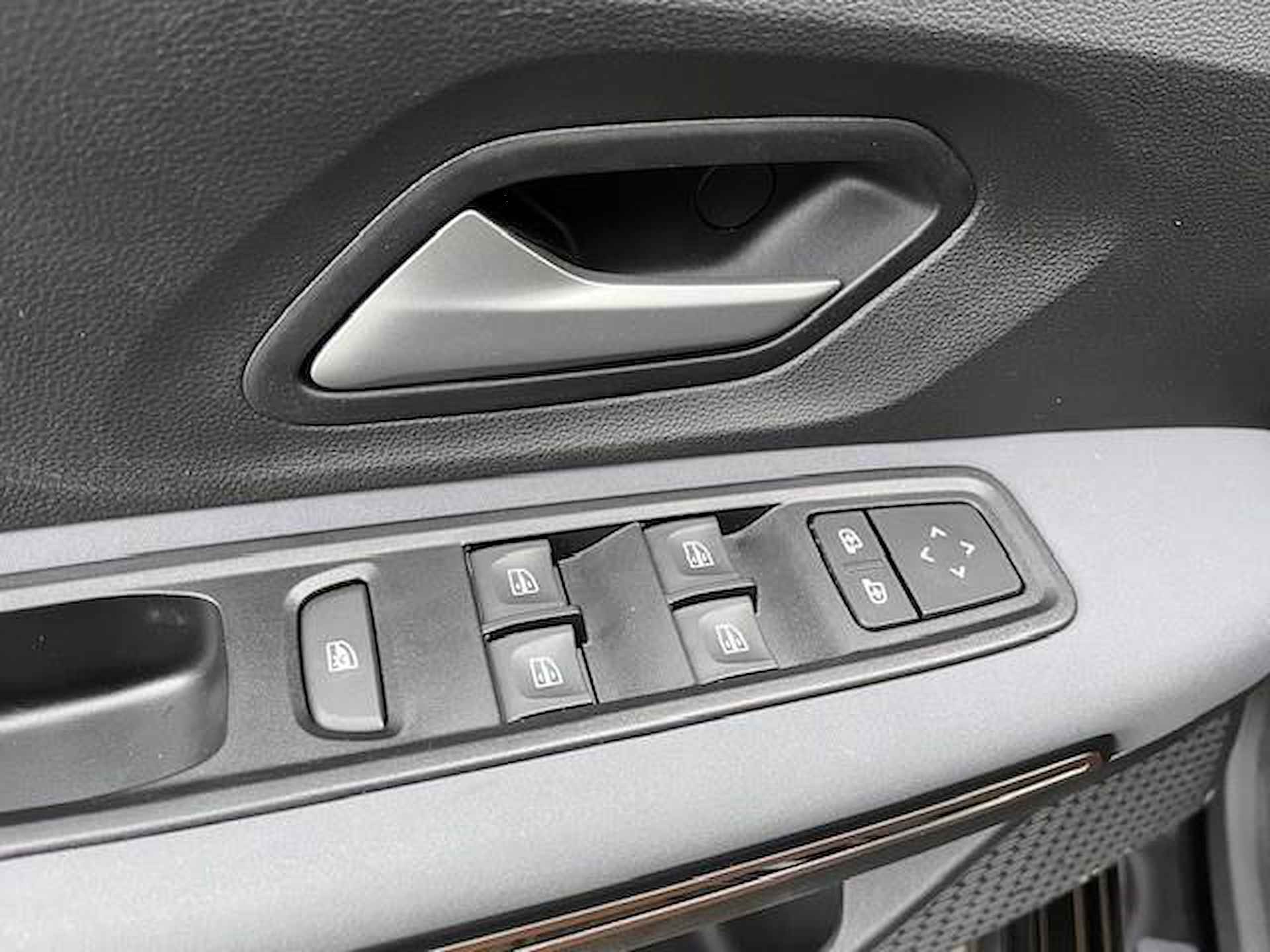 Dacia Sandero Stepway 1.0 TCe 90 Extreme AUTOMAAT ''BLACK EDITION'' LET OP HET BETREFT HIER EEN DEMO VOERTUIG, INFORMEER NAAR DE ACTUELE KILOMETERSTAND - 7/24