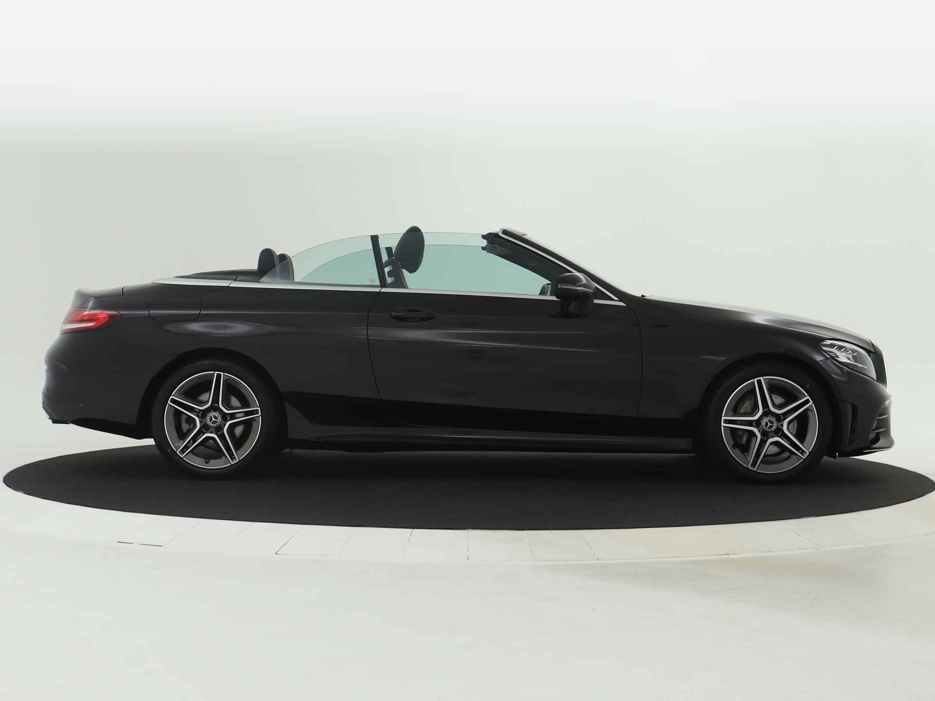 Mercedes-Benz C-Klasse Cabrio 180 AMG | Achteruitrijcamera | Sfeerverlichting | Stoel- + nekverwarming | Apple Carplay | Inclusief 24 maanden MB Certified garantie voor Europa. - 16/47