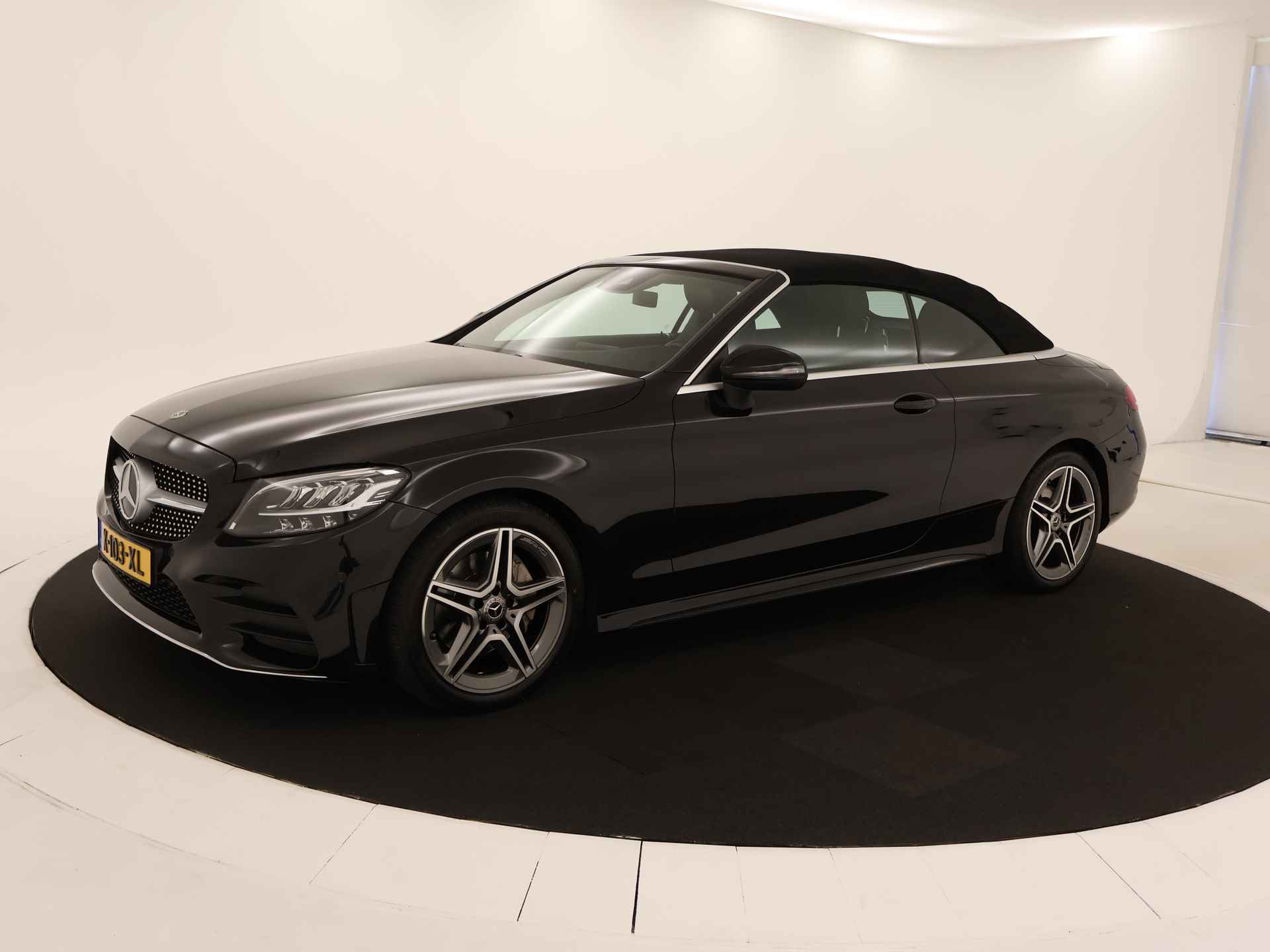 Mercedes-Benz C-Klasse Cabrio 180 AMG | Achteruitrijcamera | Sfeerverlichting | Stoel- + nekverwarming | Apple Carplay | Inclusief 24 maanden MB Certified garantie voor Europa. - 44/47