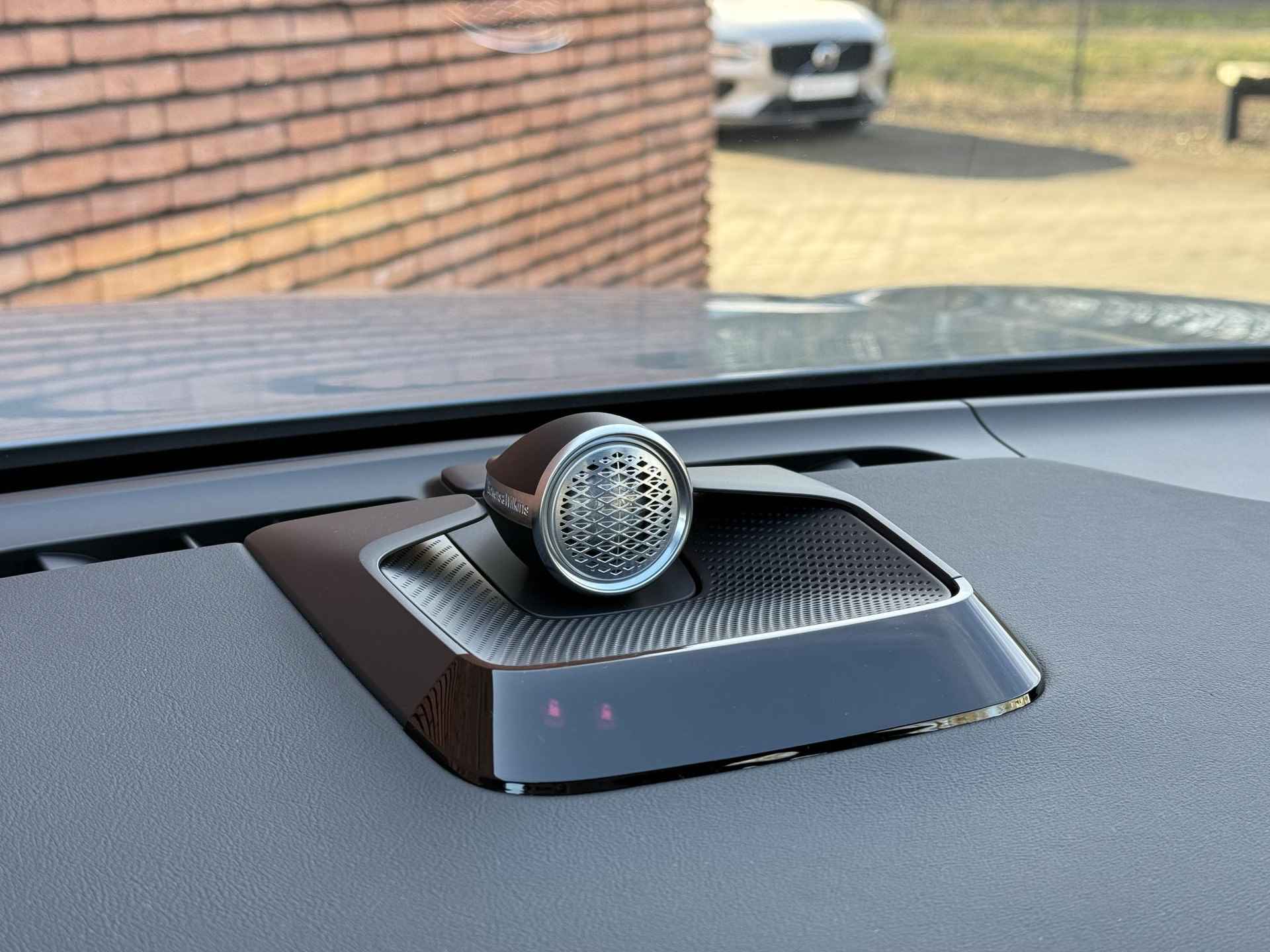 Volvo EX90 Twin Motor Performance Ultra 7p. 111 kWh | Pixel LED Koplampen | Bowers & Wilkins Audiosysteem | Pilot Assist Pack | Actieve Luchtvering Met FOUR-C | Glazen Panoramadak | Head-up Display | LiDAR | Gelamineerde Zijruiten | 360° Camera Met 3D Weergave | 22" Lichtmetalen Velgen | Tailored Wool Blend Interieurbekleding | Climate Pack | - 16/31