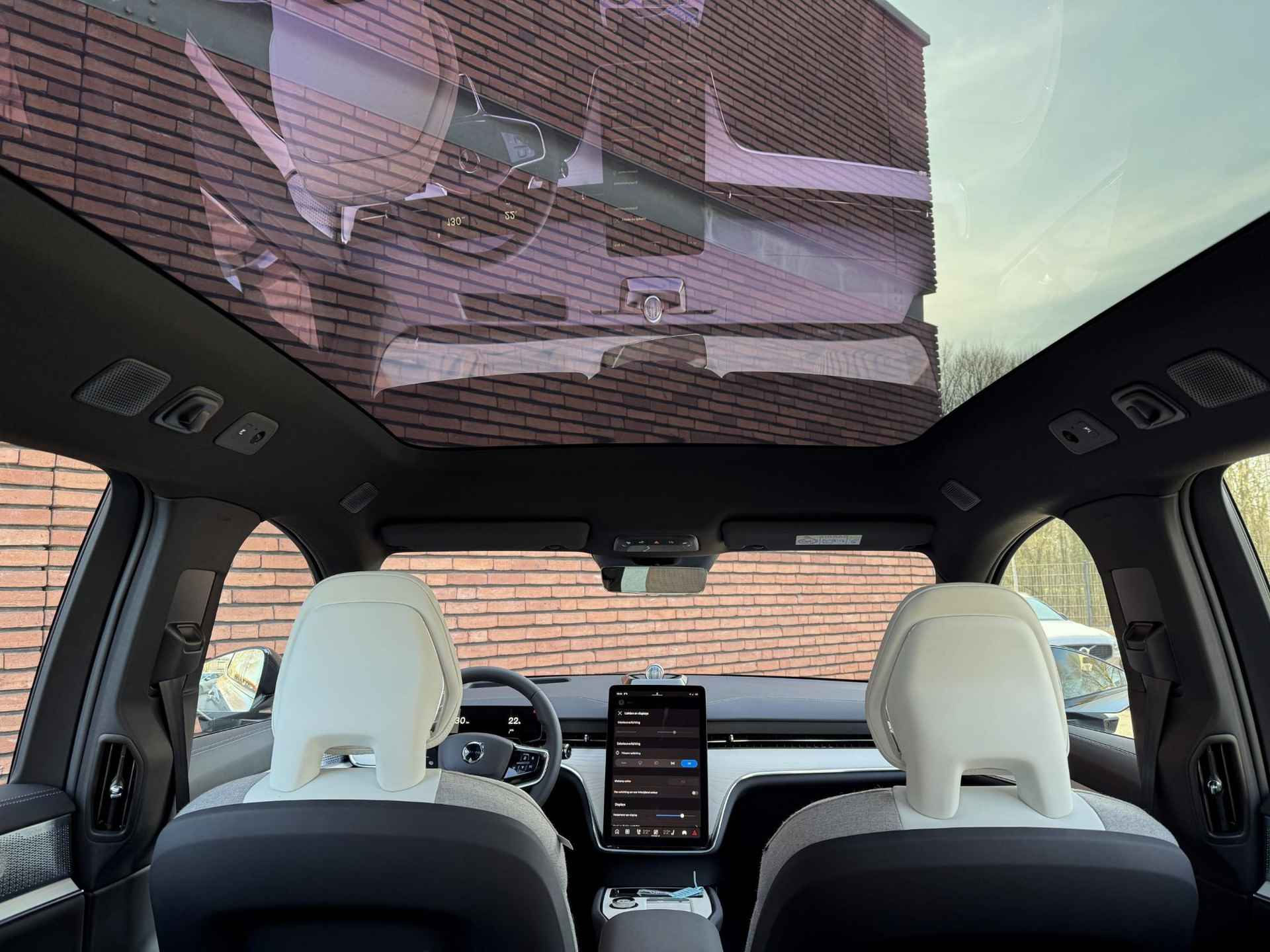 Volvo EX90 Twin Motor Performance Ultra 7p. 111 kWh | Pixel LED Koplampen | Bowers & Wilkins Audiosysteem | Pilot Assist Pack | Actieve Luchtvering Met FOUR-C | Glazen Panoramadak | Head-up Display | LiDAR | Gelamineerde Zijruiten | 360° Camera Met 3D Weergave | 22" Lichtmetalen Velgen | Tailored Wool Blend Interieurbekleding | Climate Pack | - 10/31