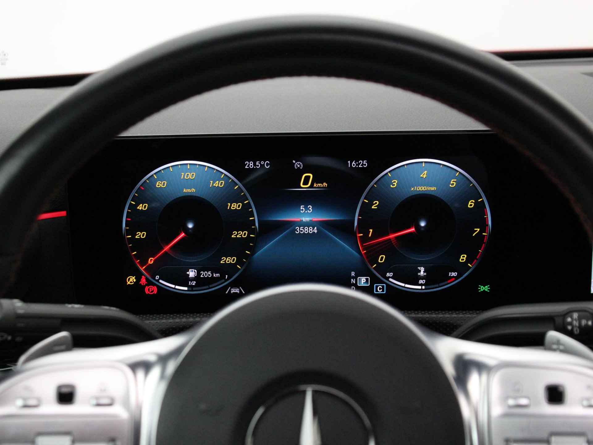 Mercedes-Benz A-klasse 220 Premium Plus | Panoramadak | Geheugenstoelen | Stoelverwarming | Navigatie | Camera | Cruise & Climate Control | Sportstoelen | Rijklaarprijs! - 25/26