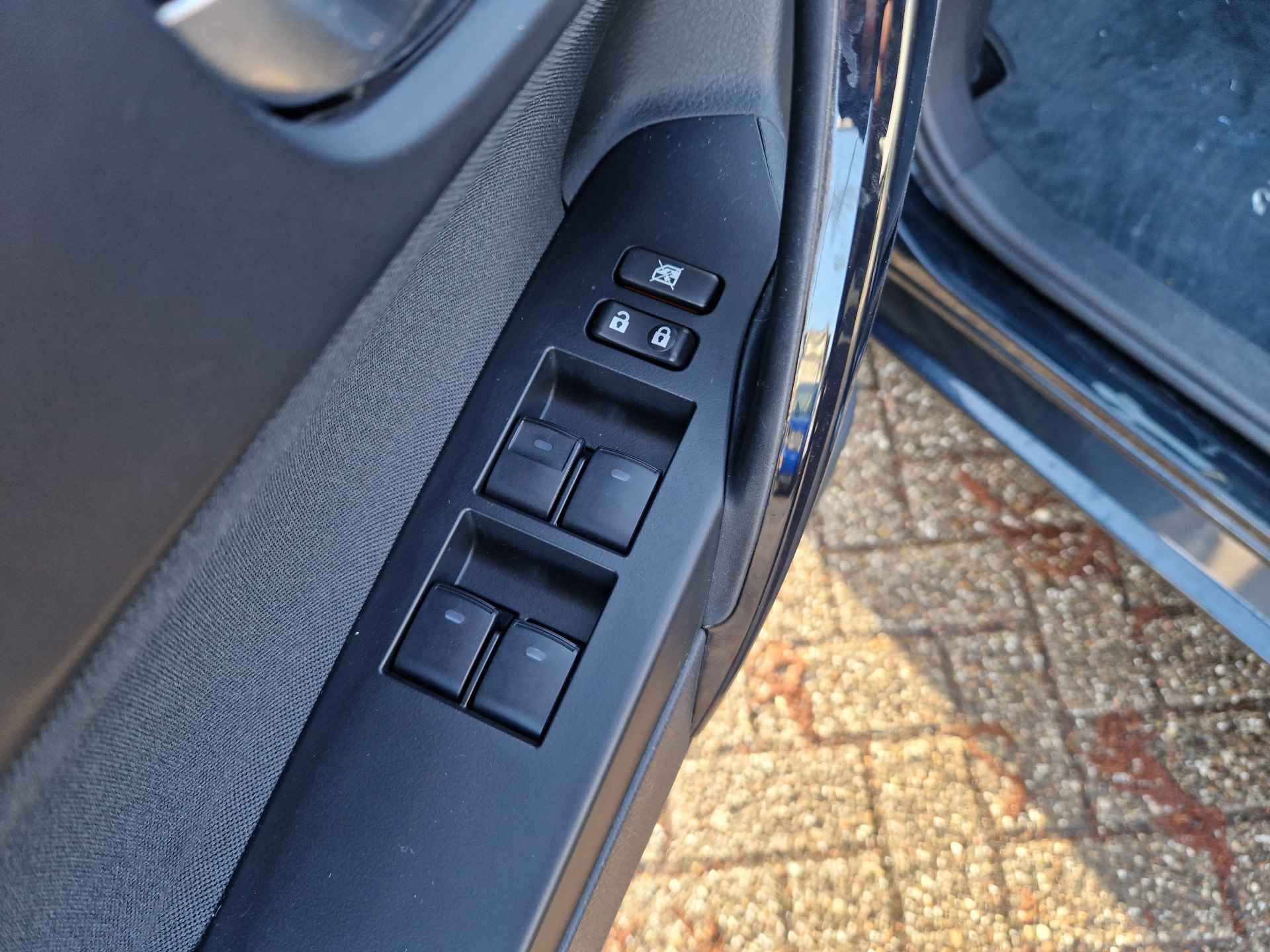 Toyota Auris 1.8 Hybrid Lease Pro Navigatie, Key-less, Parkeersensoren , All-in Rijklaarprijs - 12/26