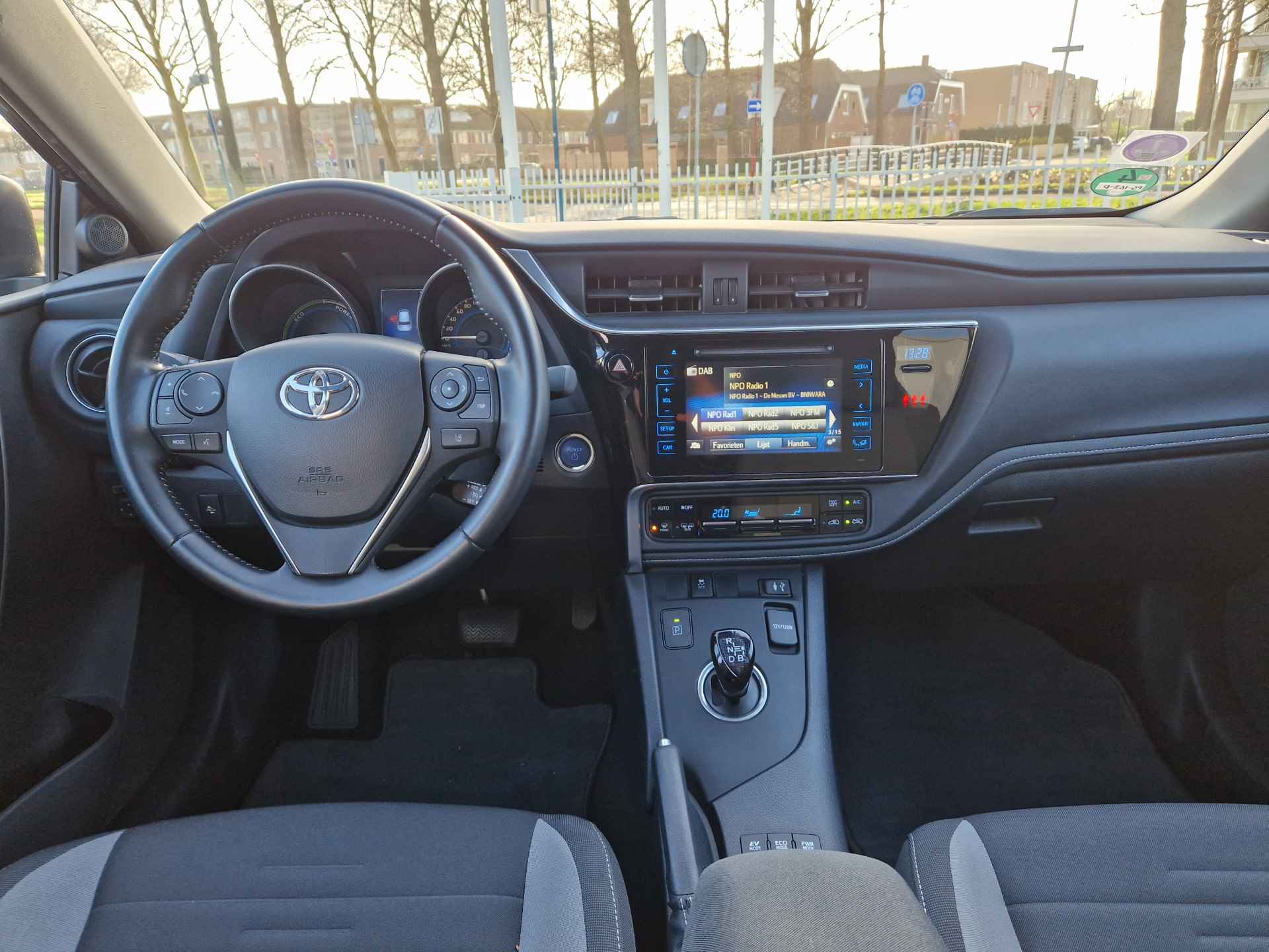 Toyota Auris 1.8 Hybrid Lease Pro Navigatie, Key-less, Parkeersensoren , All-in Rijklaarprijs - 14/26