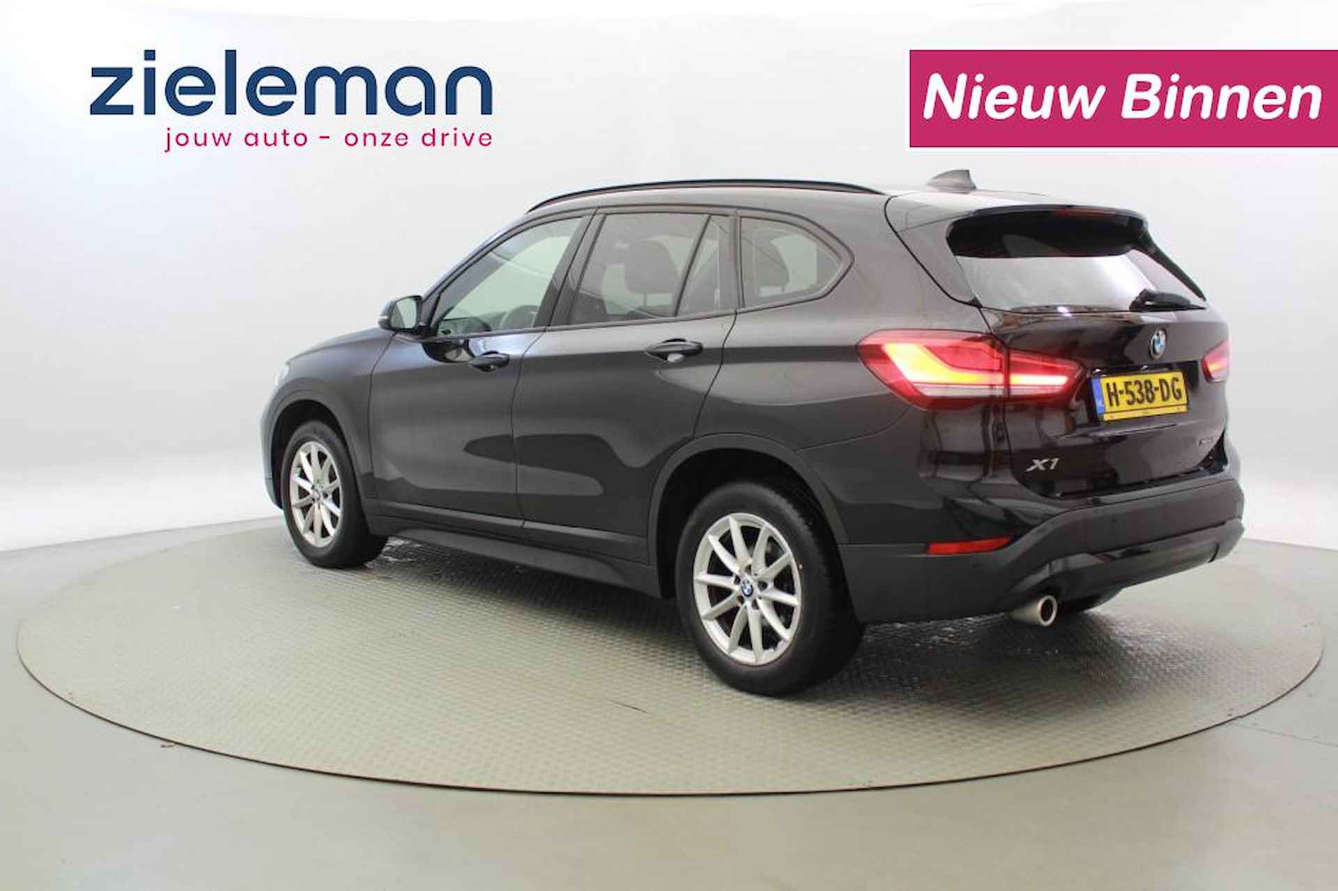 BMW X1 sDrive18i Executive Edition Automaat - Navi, Clima - 3/30