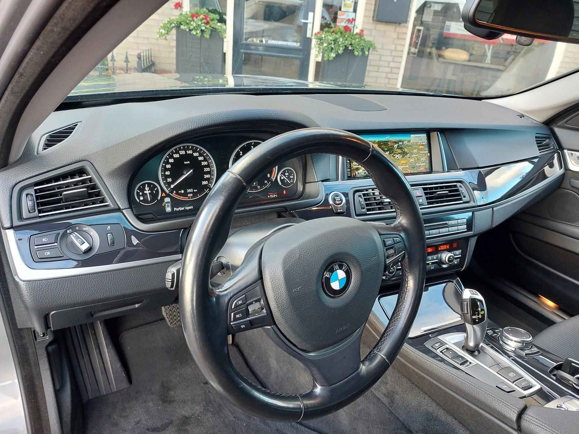 BMW 5 Serie Touring 520d Luxury Edition | Trekhaak | Xenon | Panoramadak | Stoelverwarming - 4/39