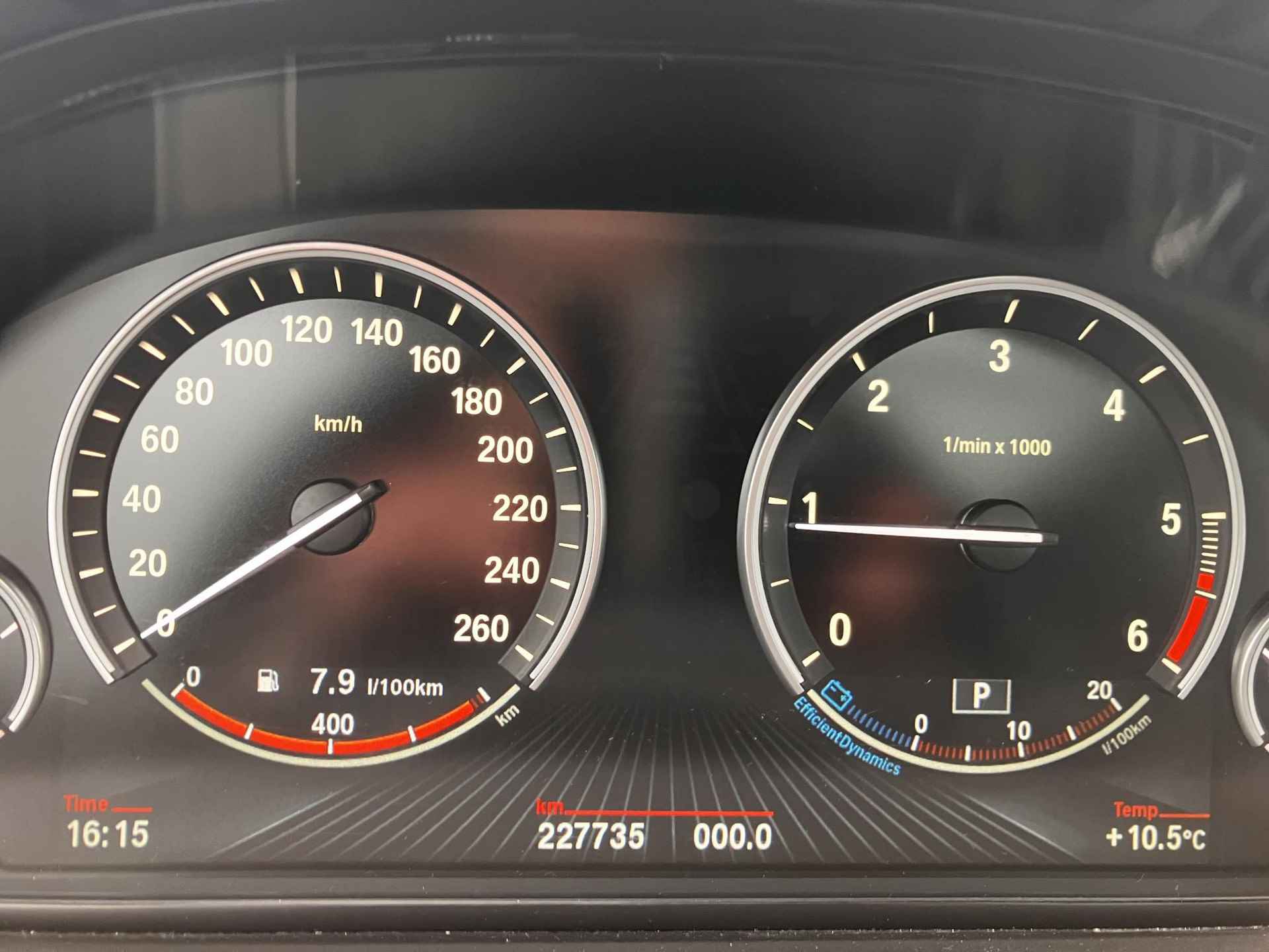 BMW 5 Serie Touring 520d Luxury Edition | Trekhaak | Xenon | Panoramadak | Stoelverwarming - 15/39